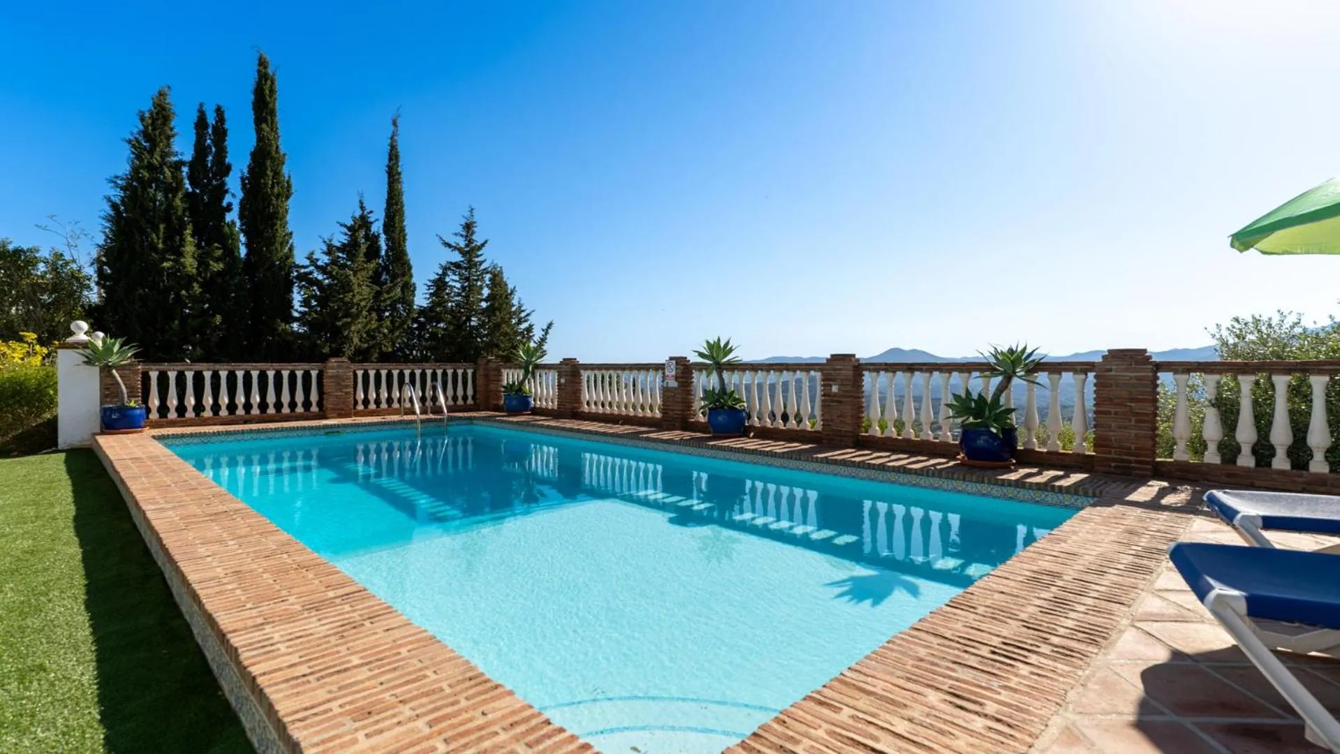 Swimming pool in Villa Buhardilla by Casitas Select