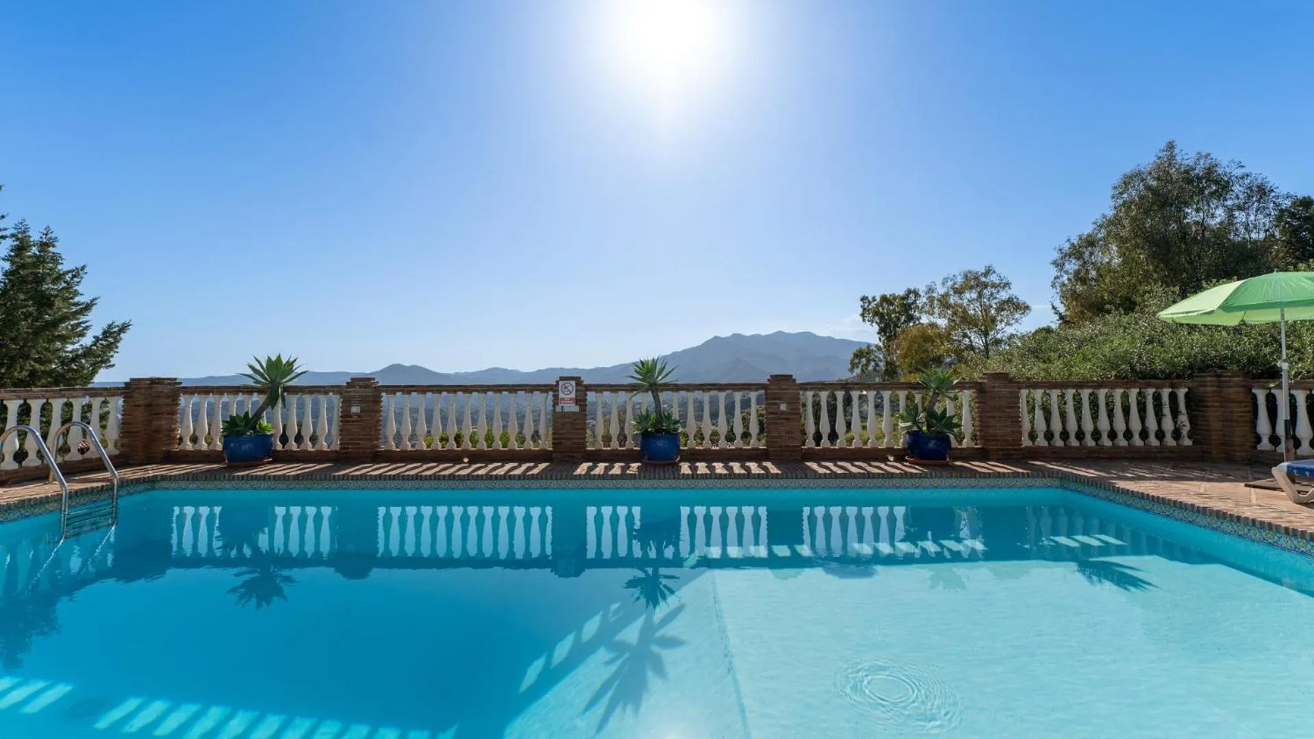 Swimming pool in Villa Buhardilla by Casitas Select