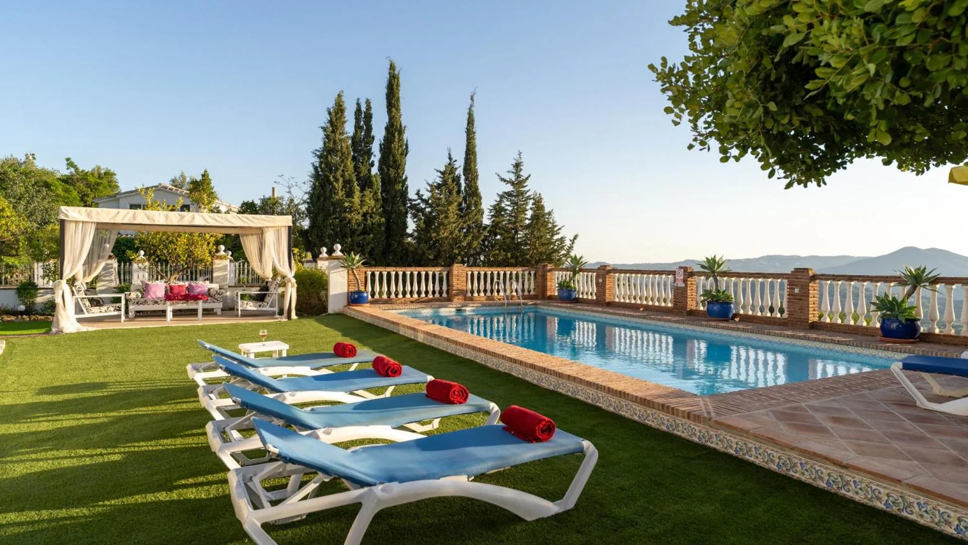 Swimming pool in Villa Buhardilla by Casitas Select