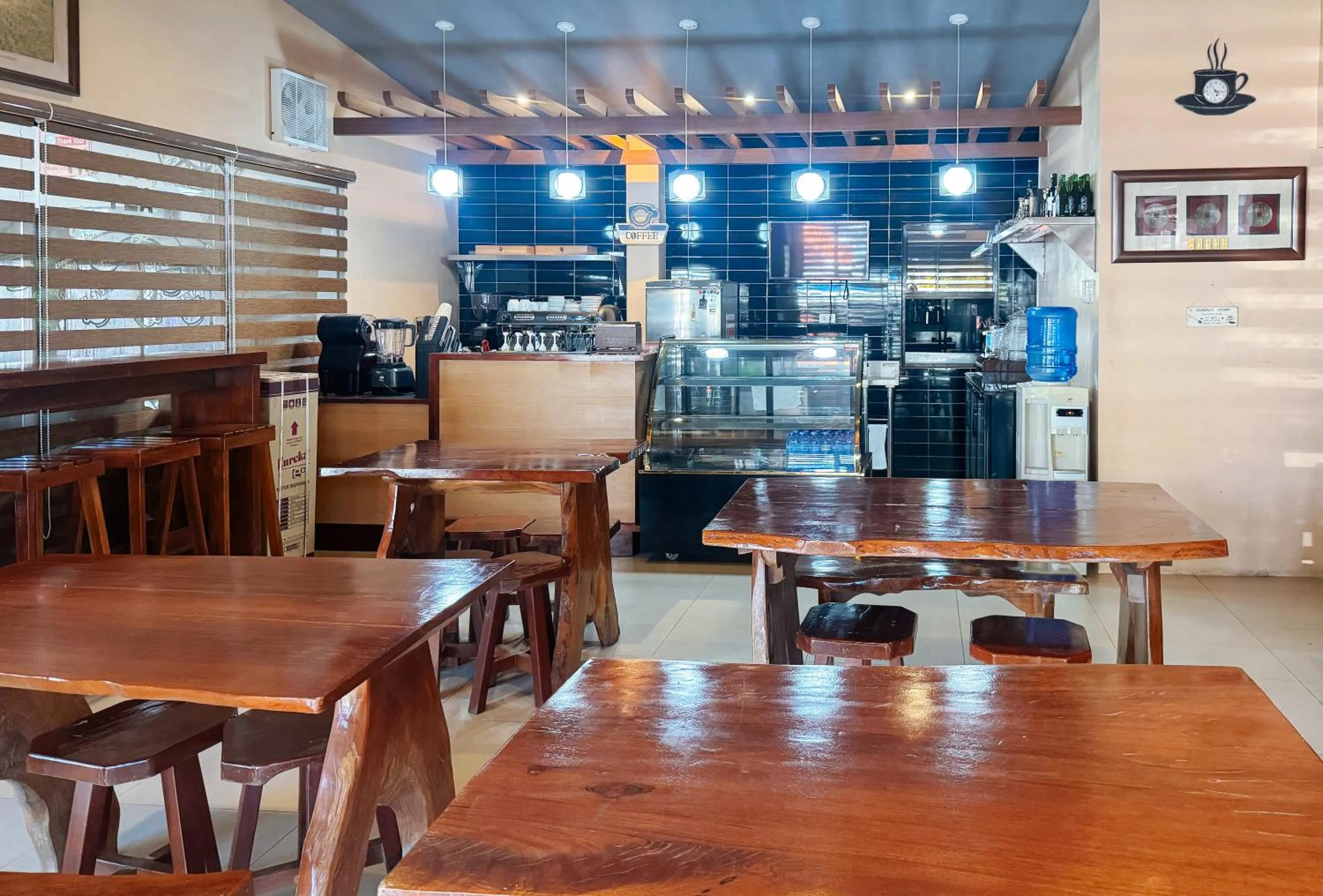 Seating area in RedDoorz at Sta Cruz Naga City