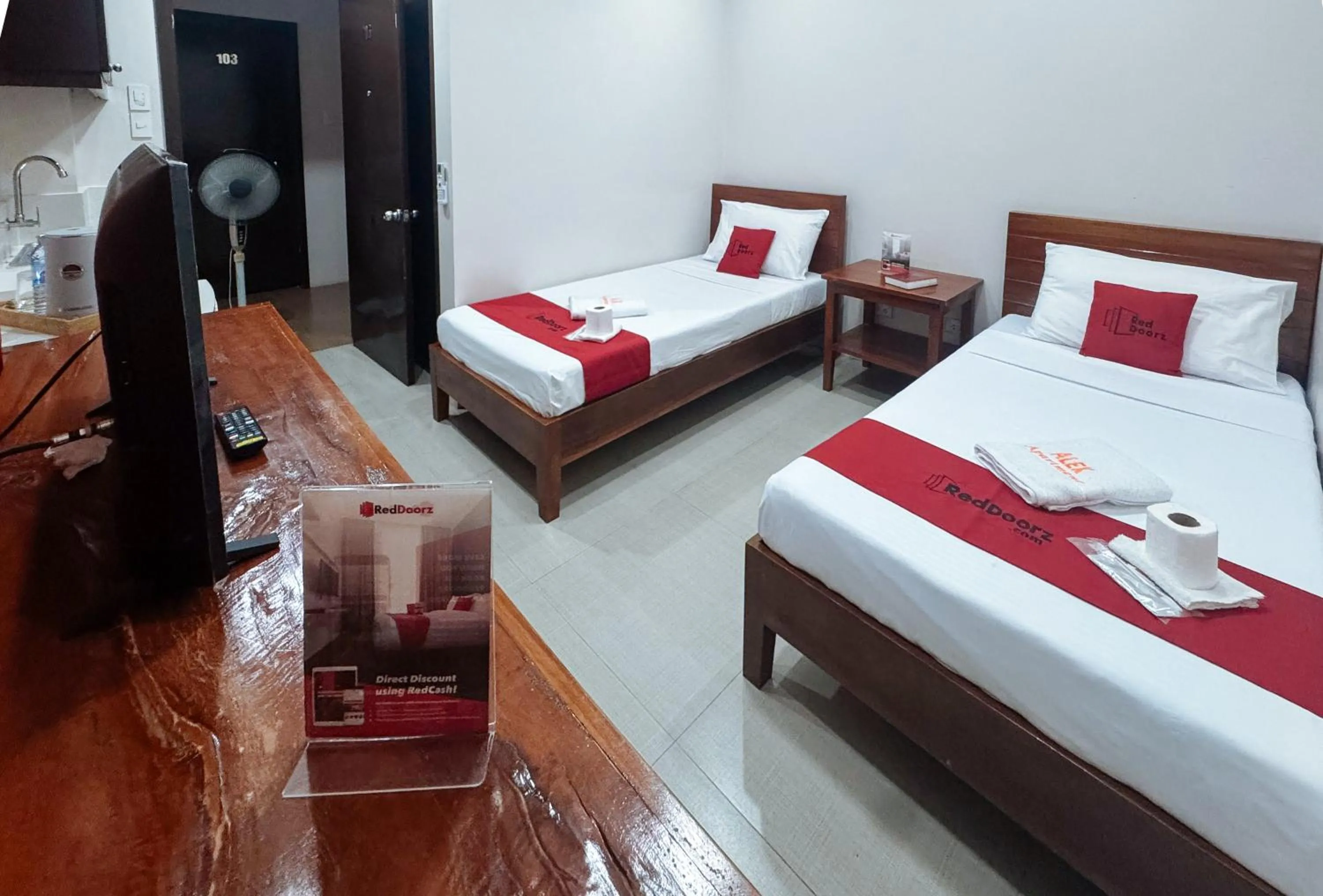 Bed in RedDoorz at Sta Cruz Naga City