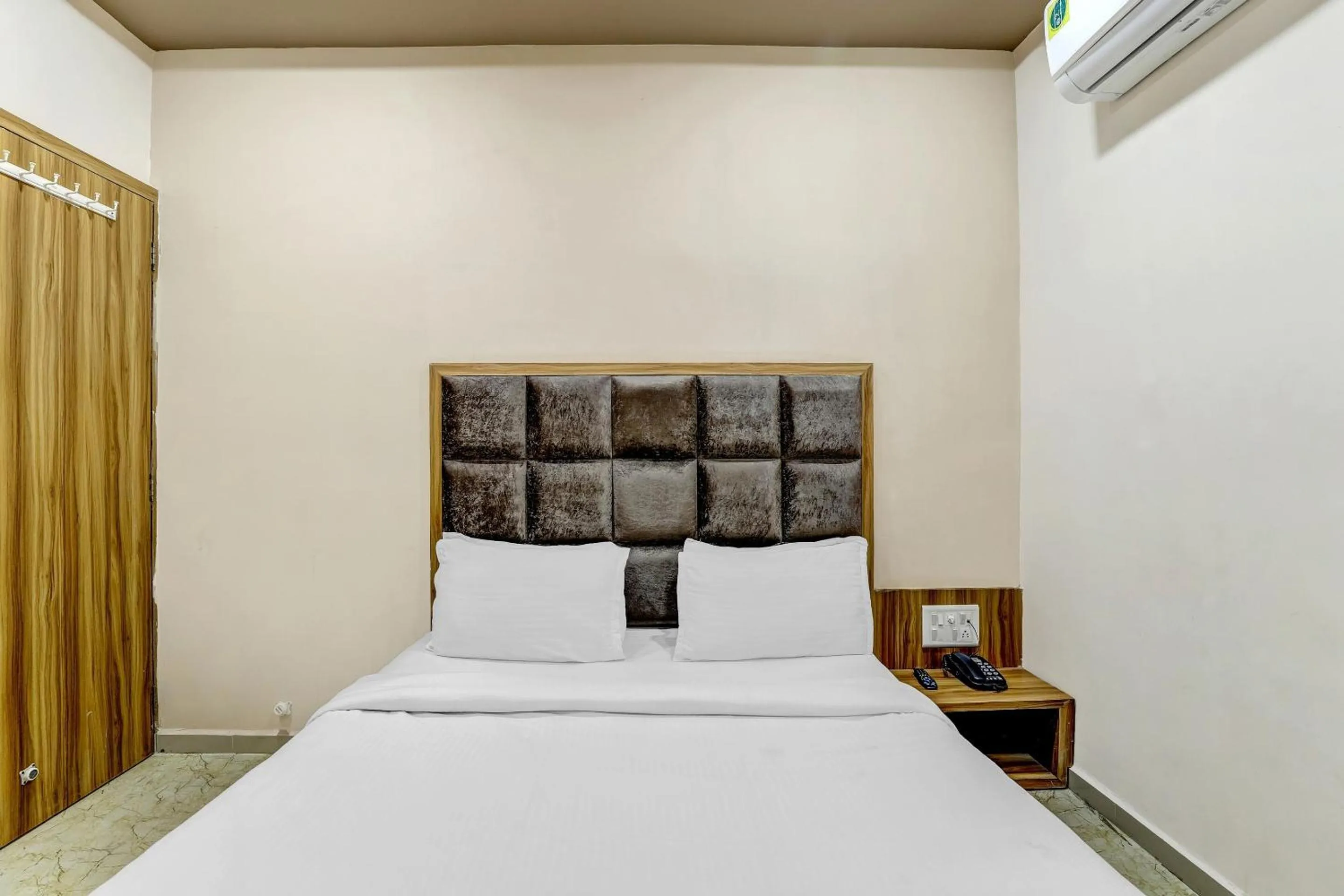 Bedroom, Bed in Hotel O Maple view