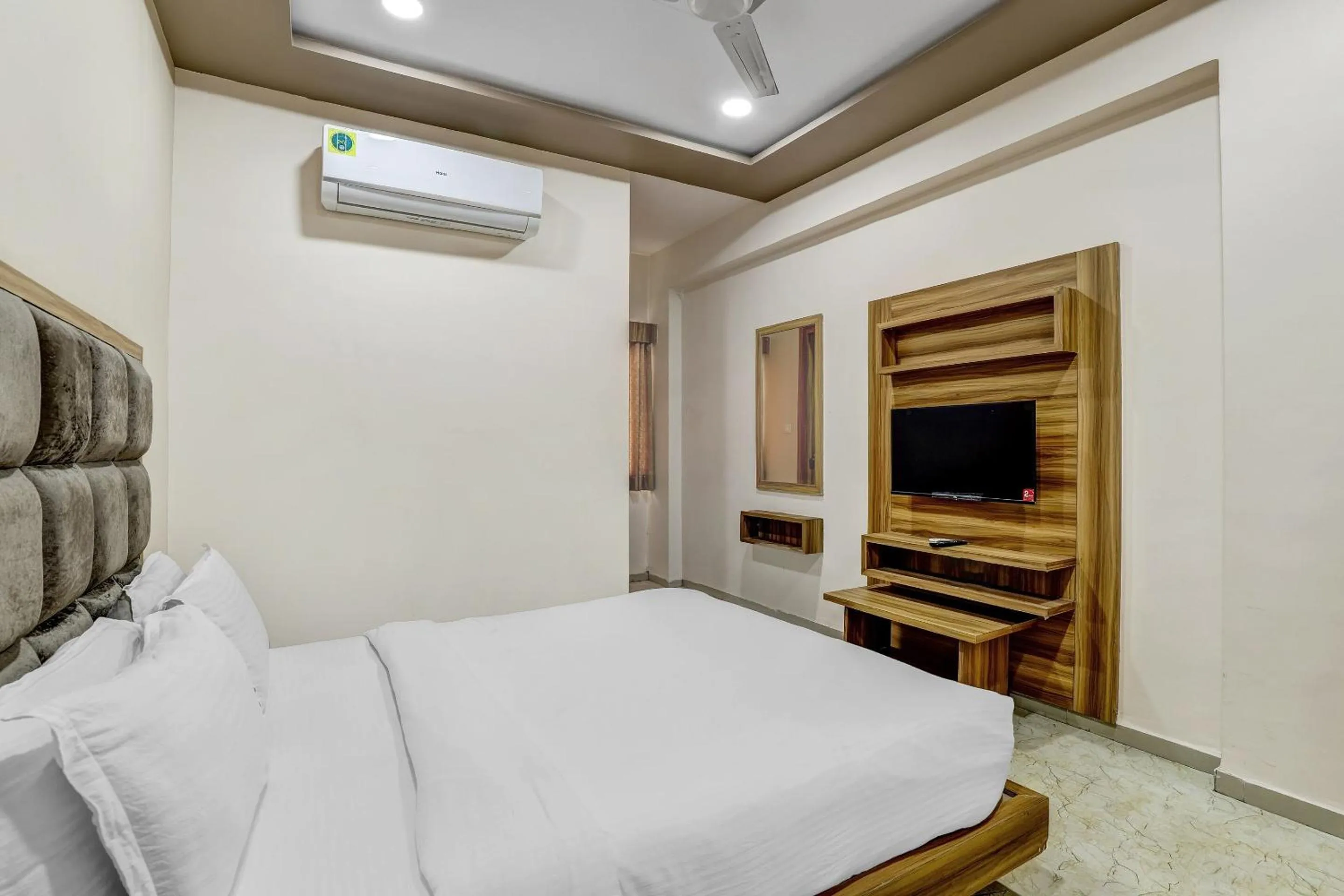 Bedroom, Bed in Hotel O Maple view