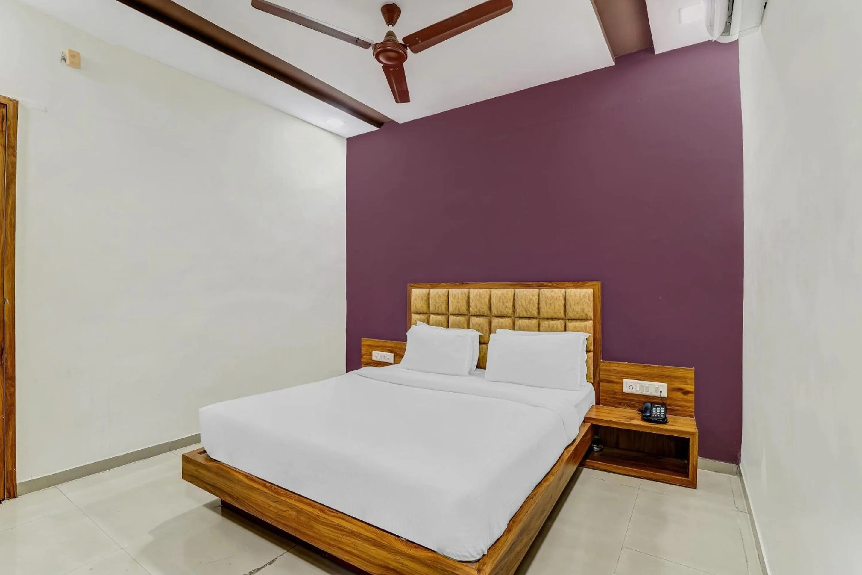 Bedroom, Bed in Hotel O Maple view