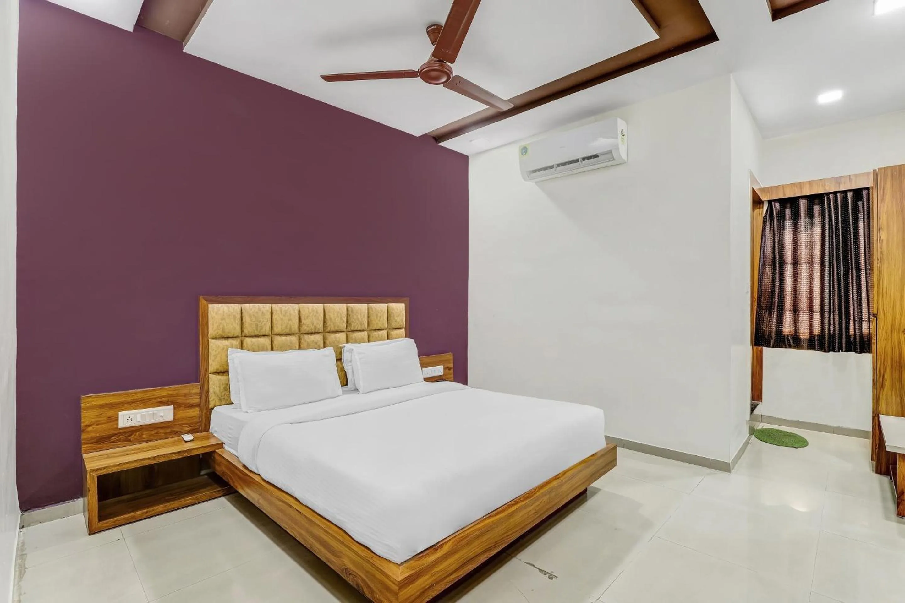 Bedroom, Bed in Hotel O Maple view