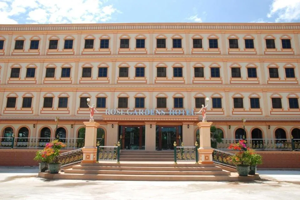 Facade/entrance in Rose Garden Hotel