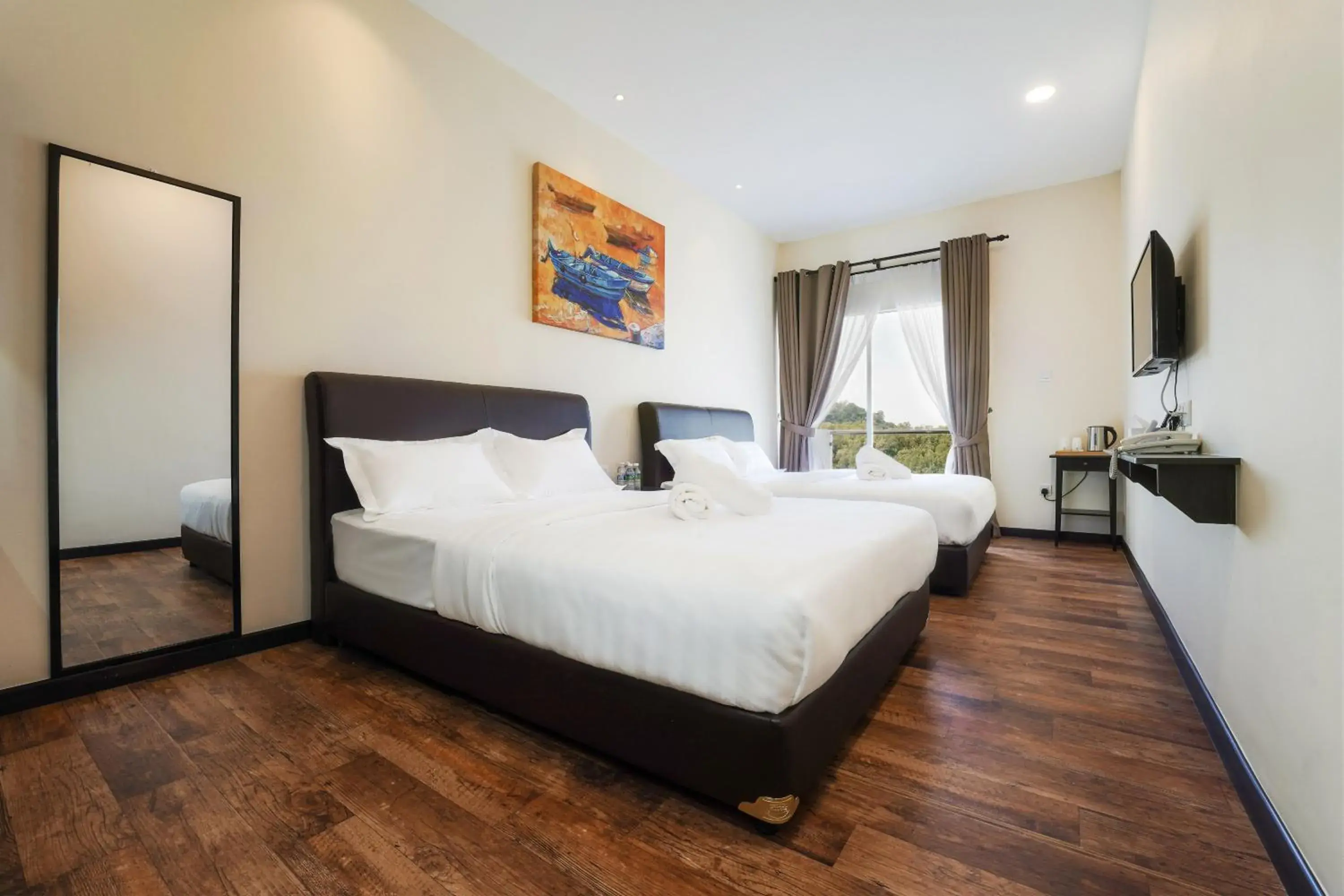 Quadruple Room with Sea View in Hotel Le-Shore Quadruple Room with Sea View in Hotel Le-Shore