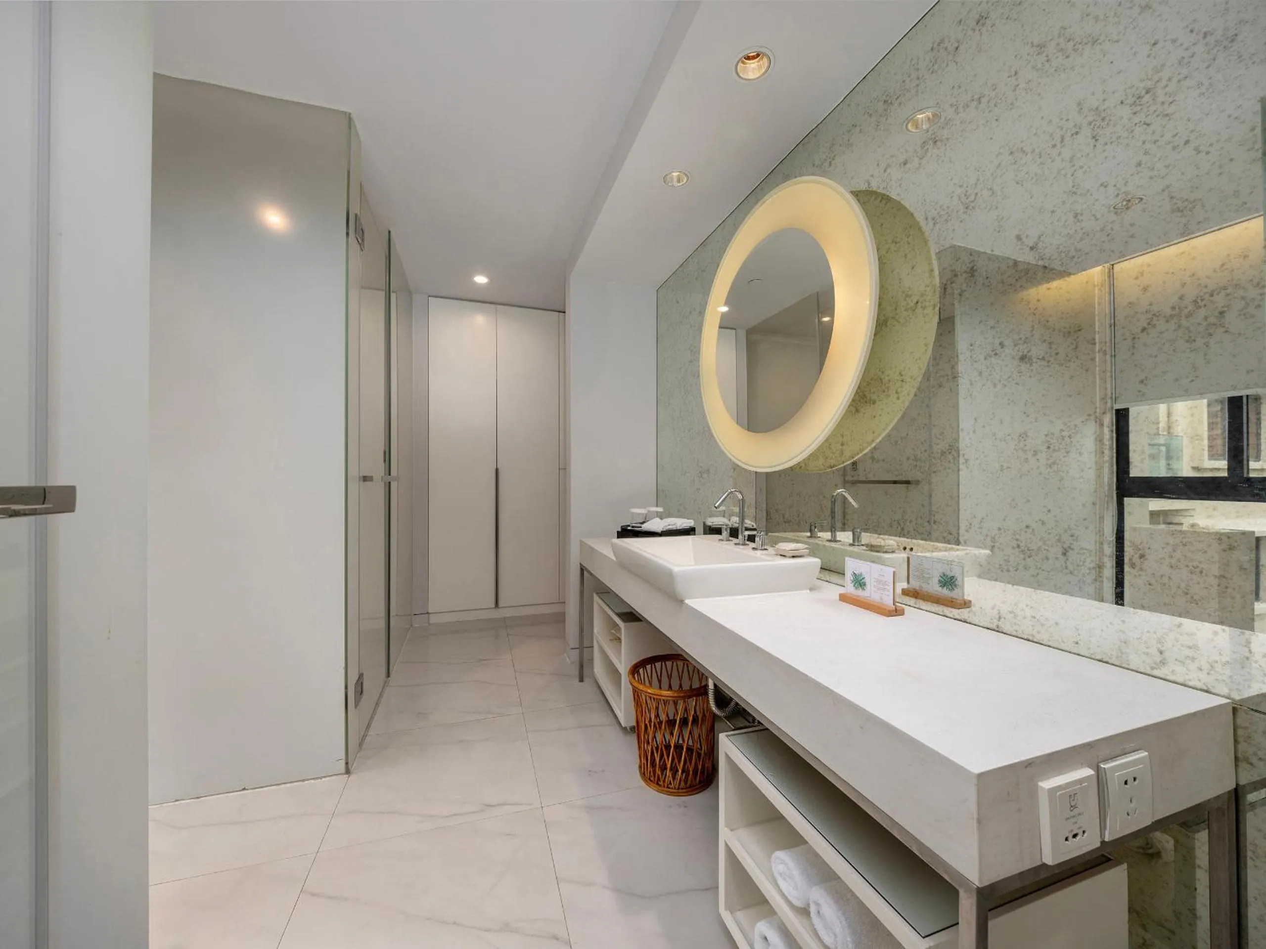 Toilet in Metropolo Dahua Hotel Shanghai