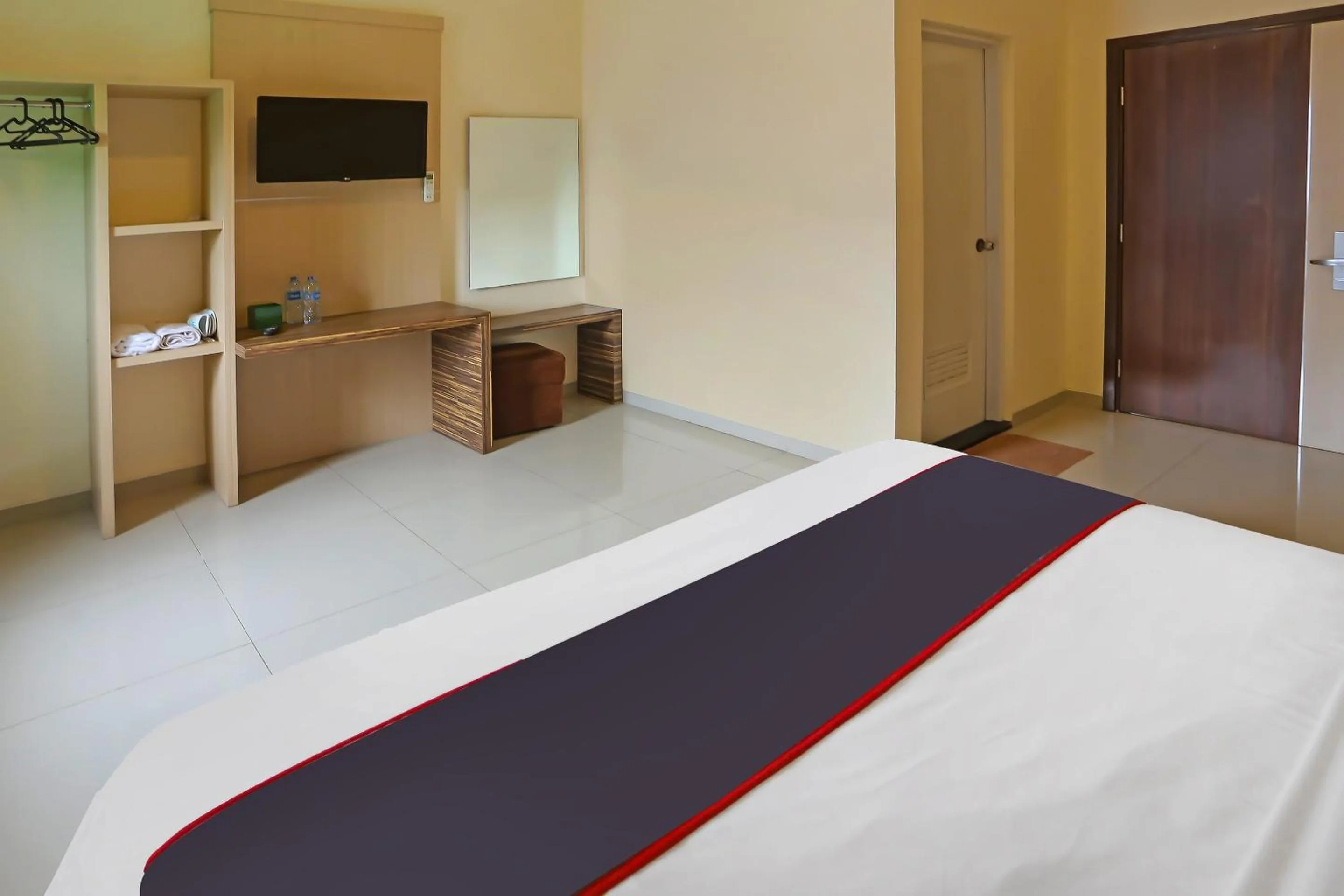 Bedroom, Bed in Collection O 92130 Hotel Fiducia Kaji