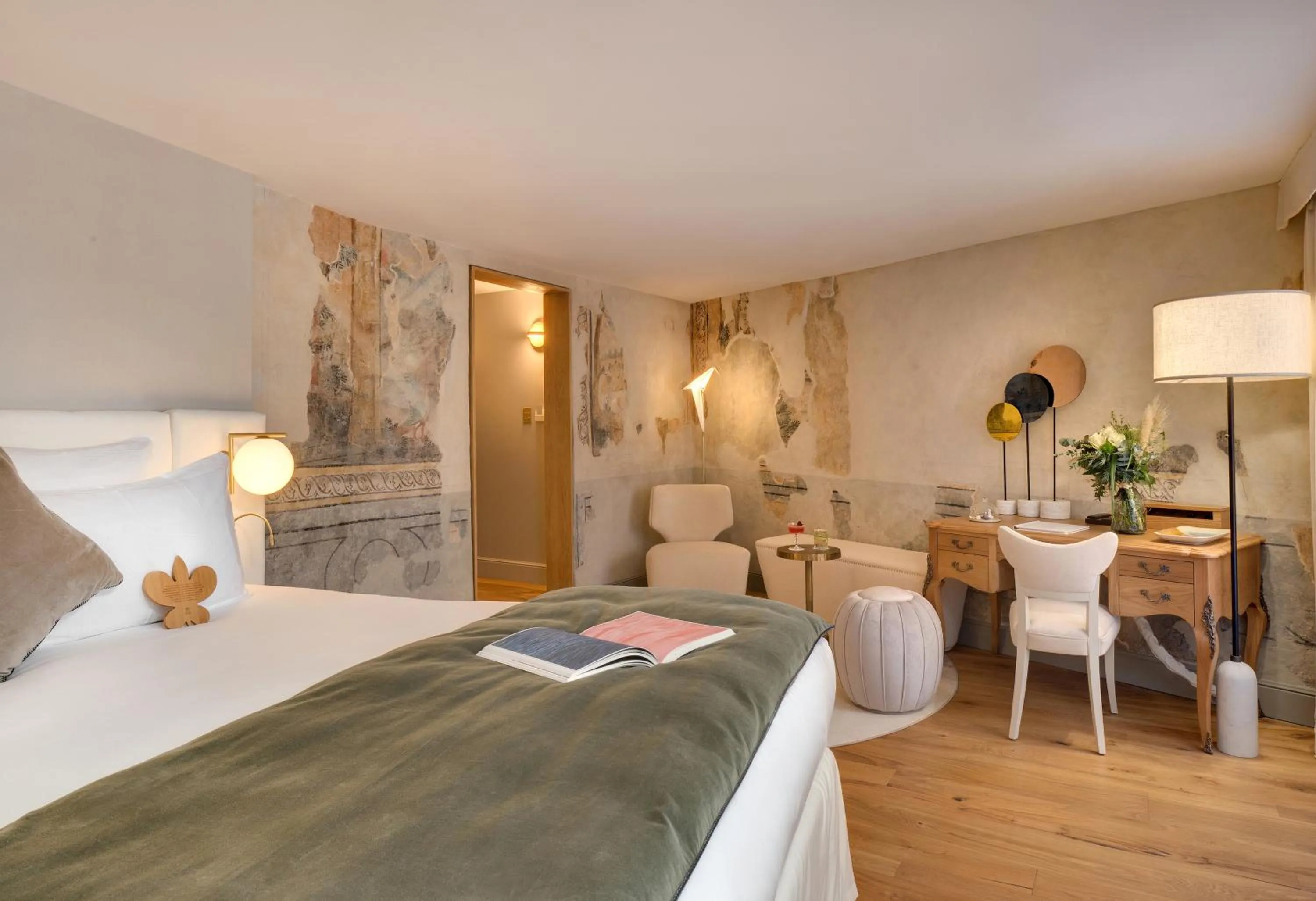 Bedroom, Bed in Hôtel Richer De Belleval - Relais & Châteaux