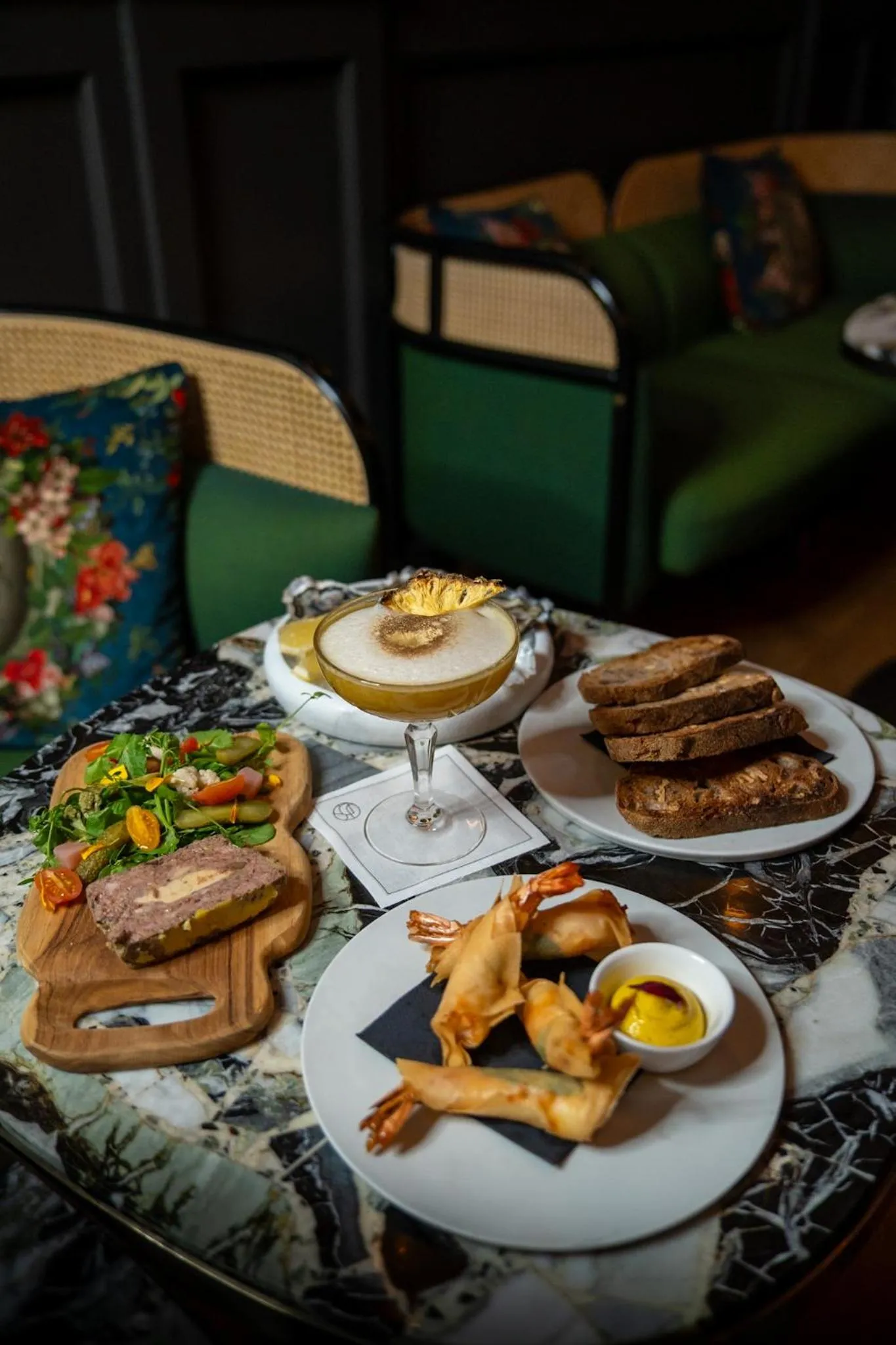 Lounge or bar in Hôtel Richer De Belleval - Relais & Châteaux