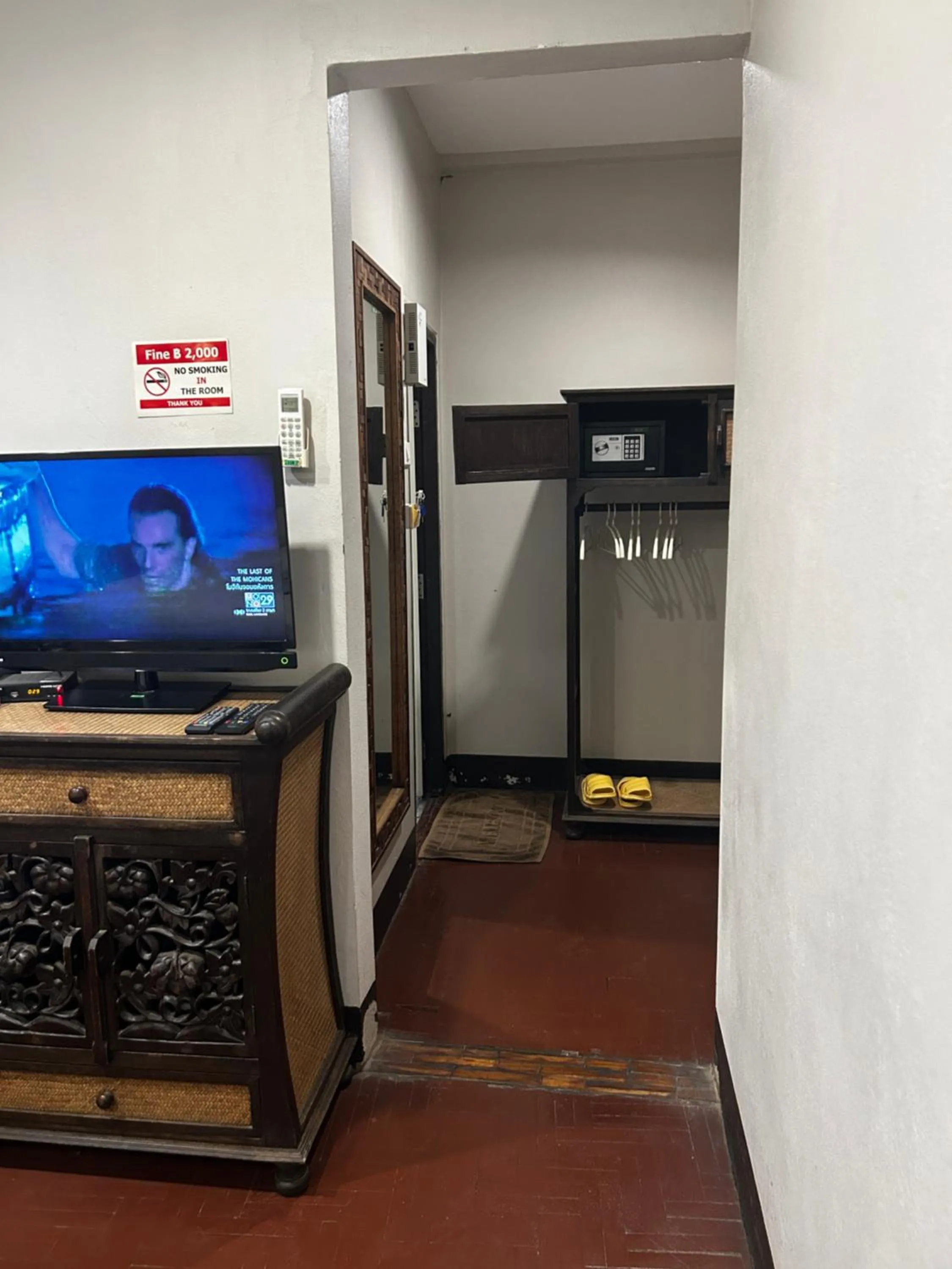 TV and multimedia in Kamala's Boutique Guesthouse