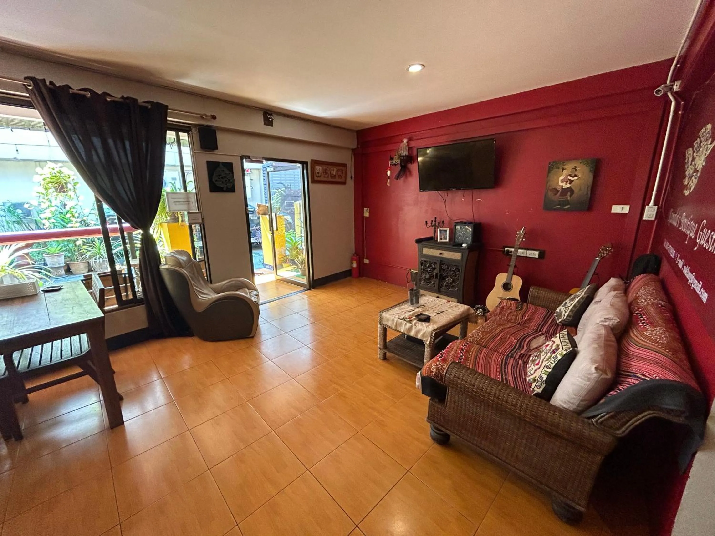 Communal lounge/ TV room in Kamala's Boutique Guesthouse