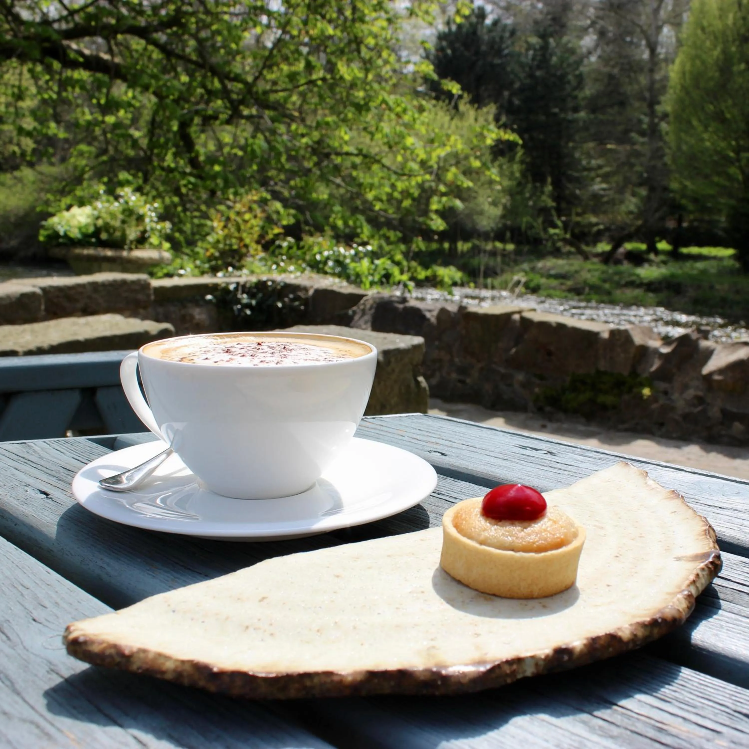 Coffee/tea facilities in Rafters at Riverside House Hotel