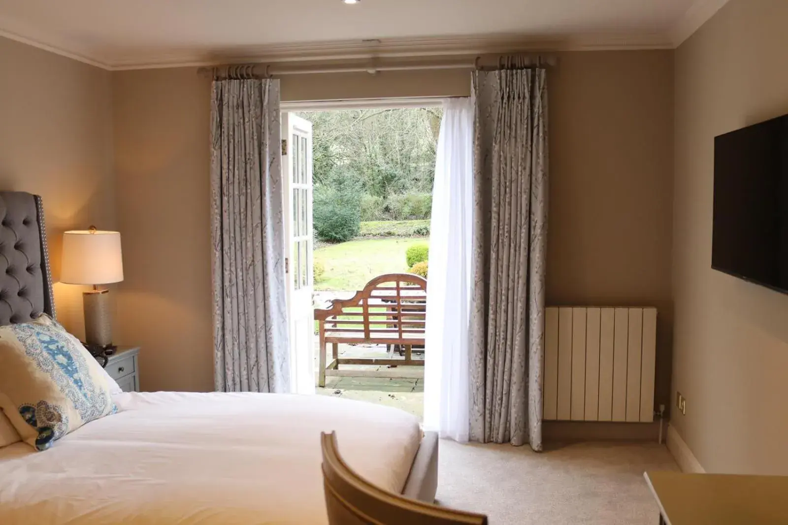 Double Room with Patio in Rafters at Riverside House Hotel Double Room with Patio in Rafters at Riverside House Hotel