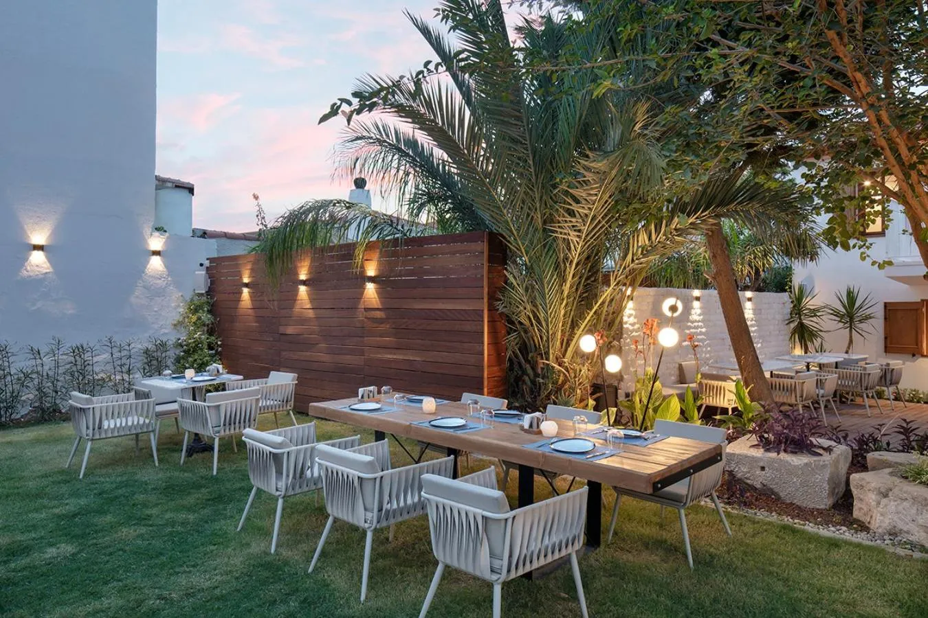 Garden in Mellow Blue Hotel