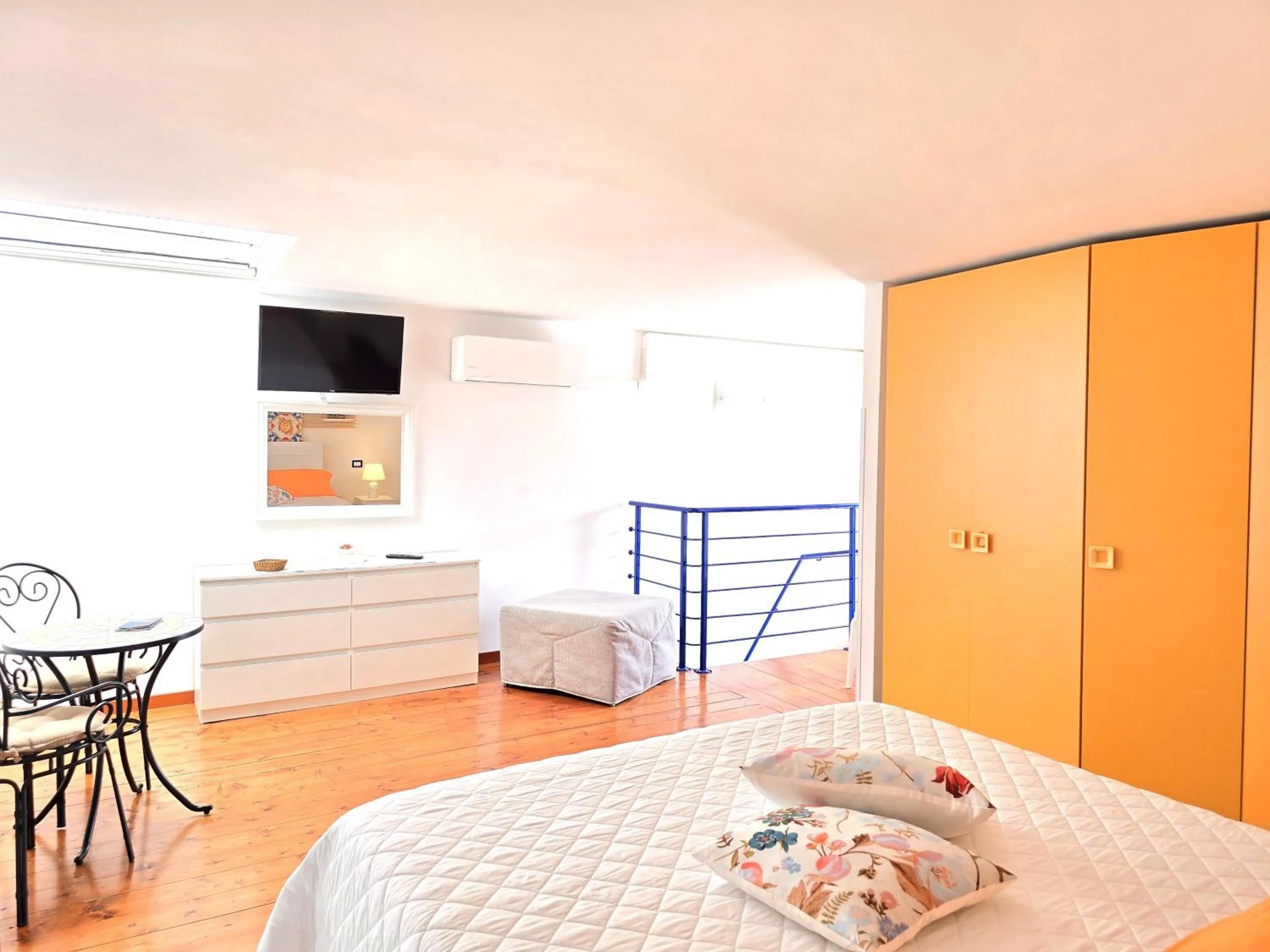 Bed in Starview Apartment - Comfy Apt by the center