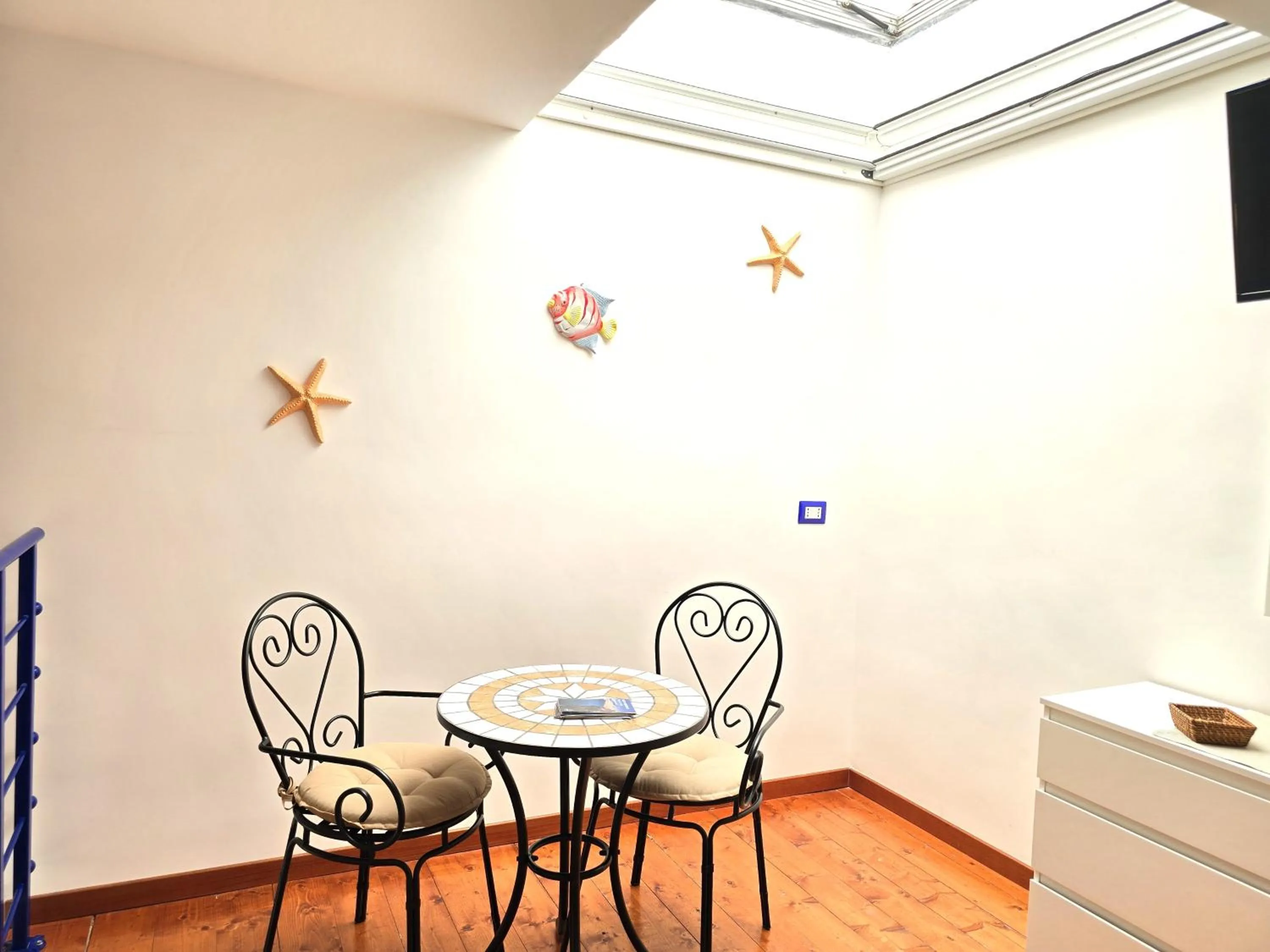 TV and multimedia in Starview Apartment - Comfy Apt by the center