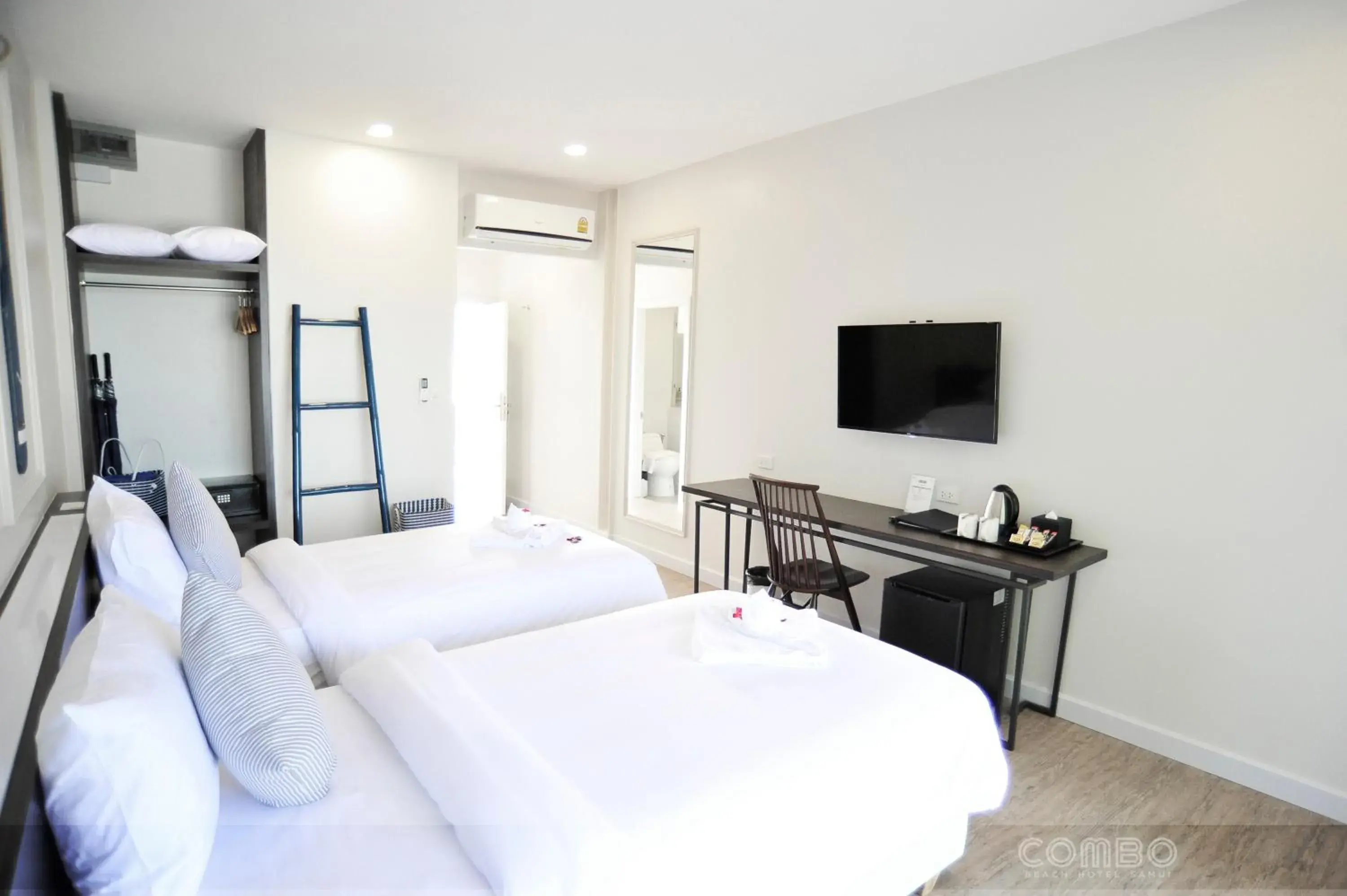 Bedroom, Bed in Combo Beach Hotel Samui Bedroom, Bed in Combo Beach Hotel Samui