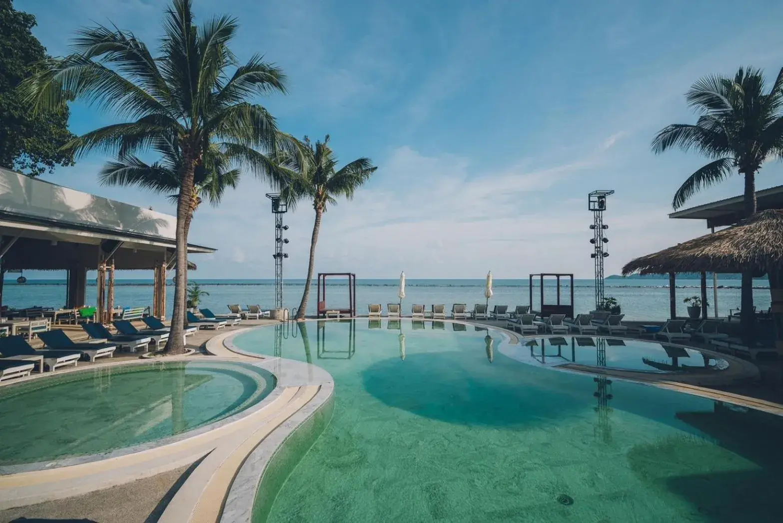 Swimming pool in Combo Beach Hotel Samui Swimming pool in Combo Beach Hotel Samui