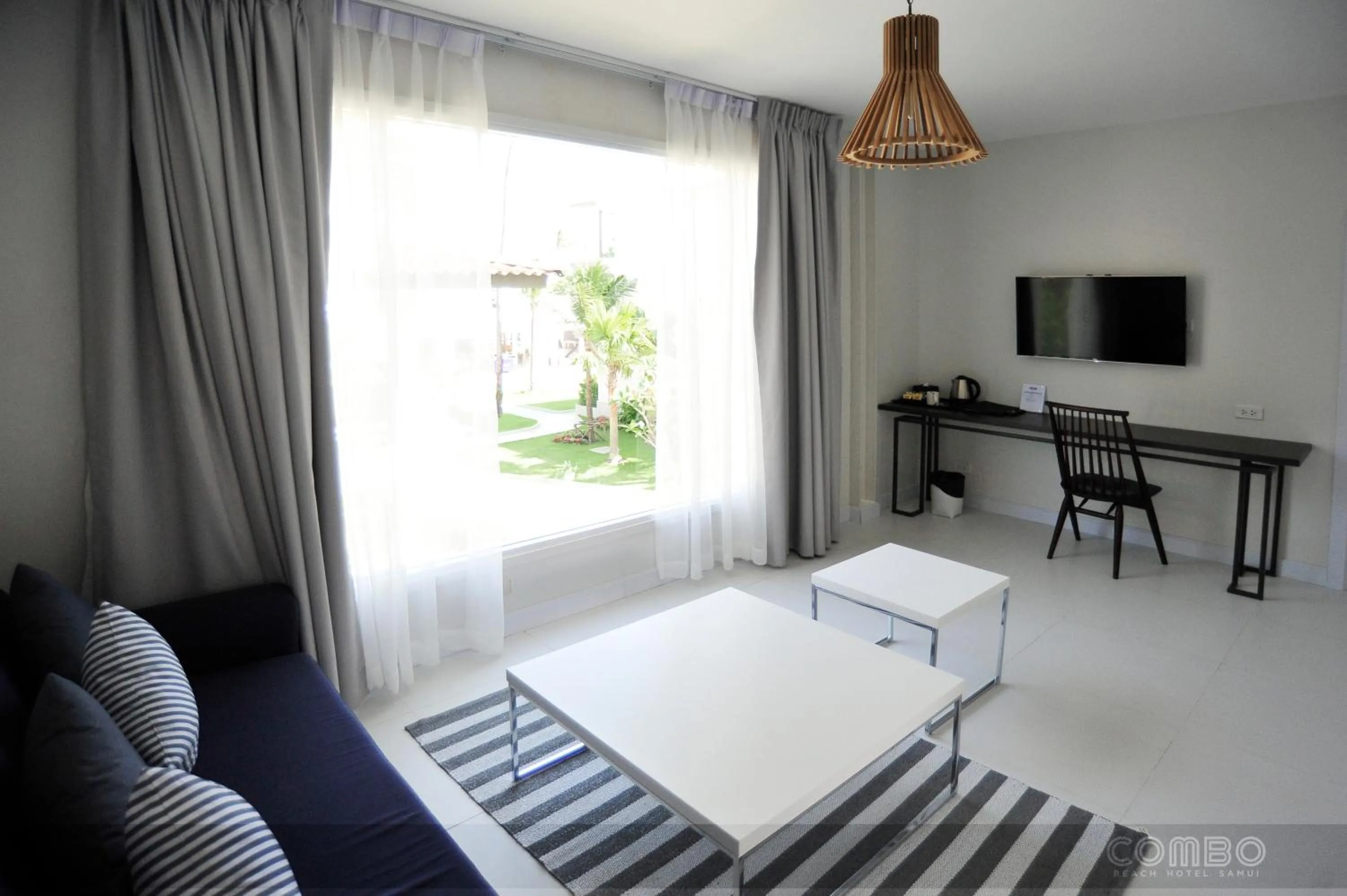 Living room, Bed in Combo Beach Hotel Samui