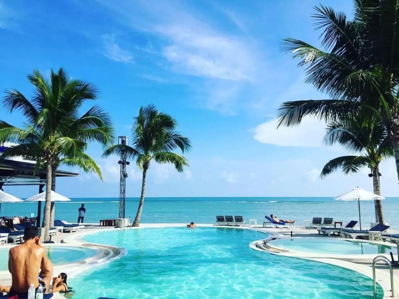 Swimming pool in Combo Beach Hotel Samui
