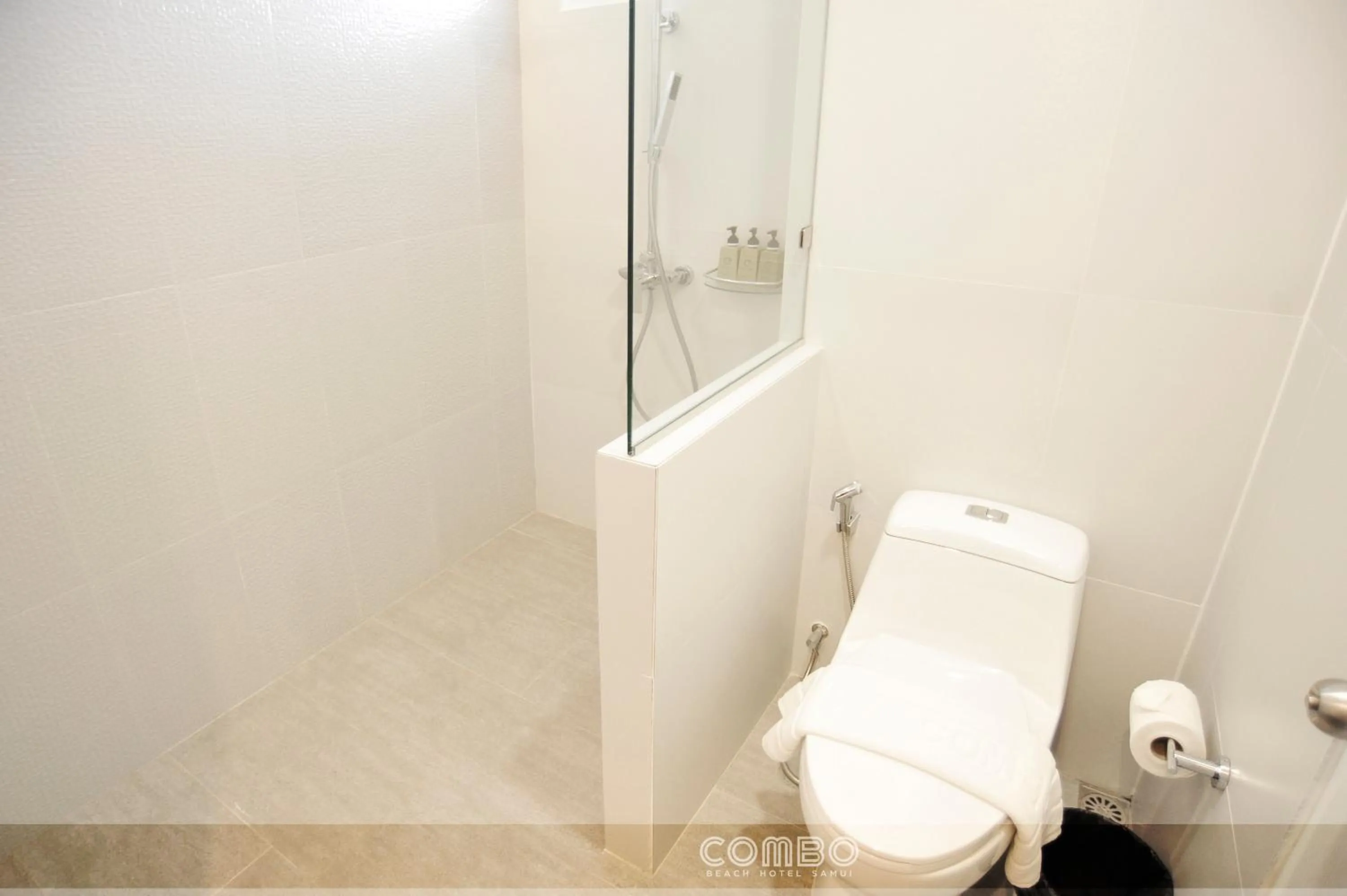 Bathroom in Combo Beach Hotel Samui