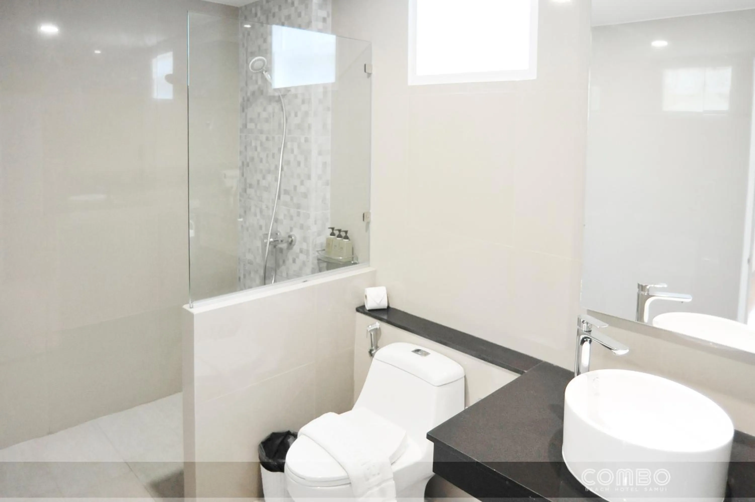 Bathroom in Combo Beach Hotel Samui