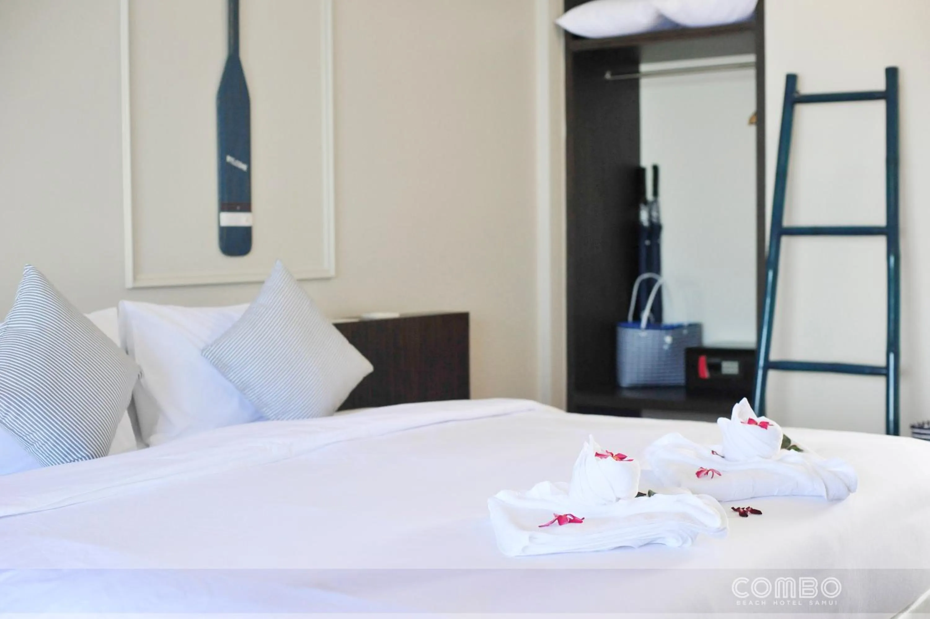 Bedroom, Bed in Combo Beach Hotel Samui