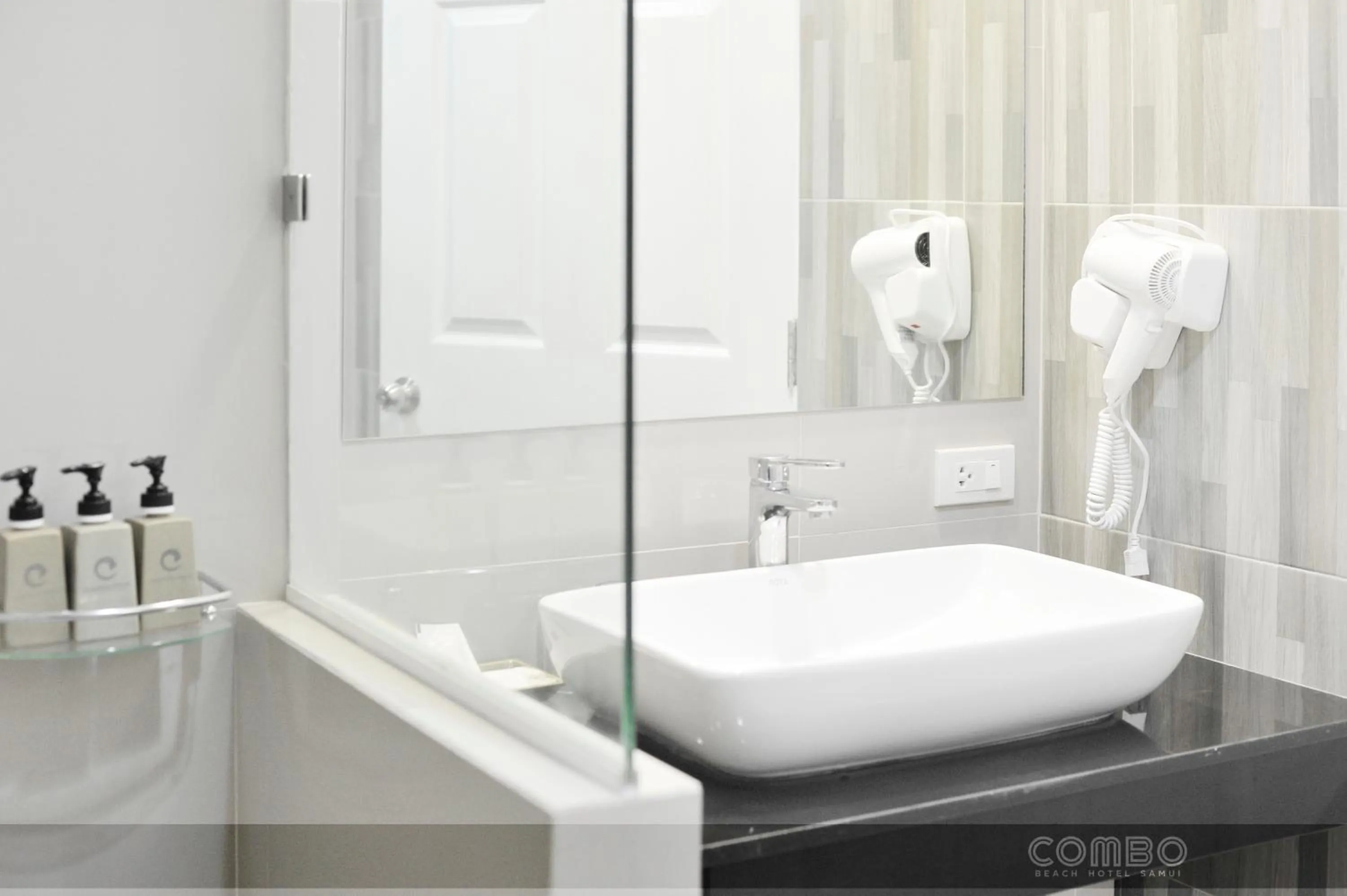 Bathroom in Combo Beach Hotel Samui