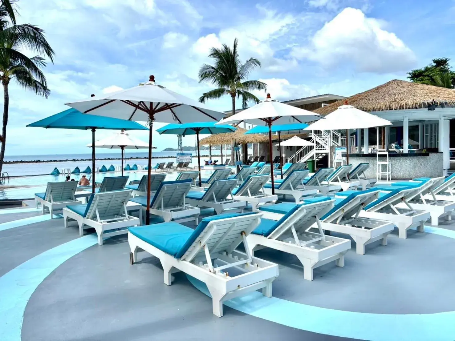 Lounge or bar in Combo Beach Hotel Samui Lounge or bar in Combo Beach Hotel Samui