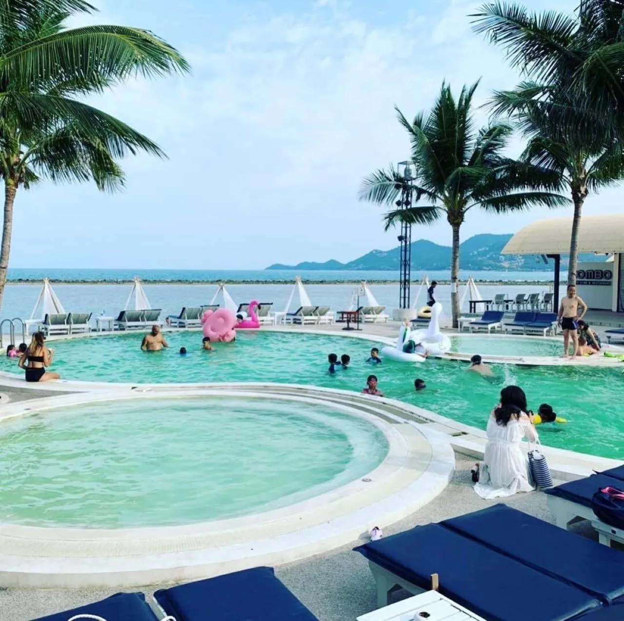 Swimming pool in Combo Beach Hotel Samui