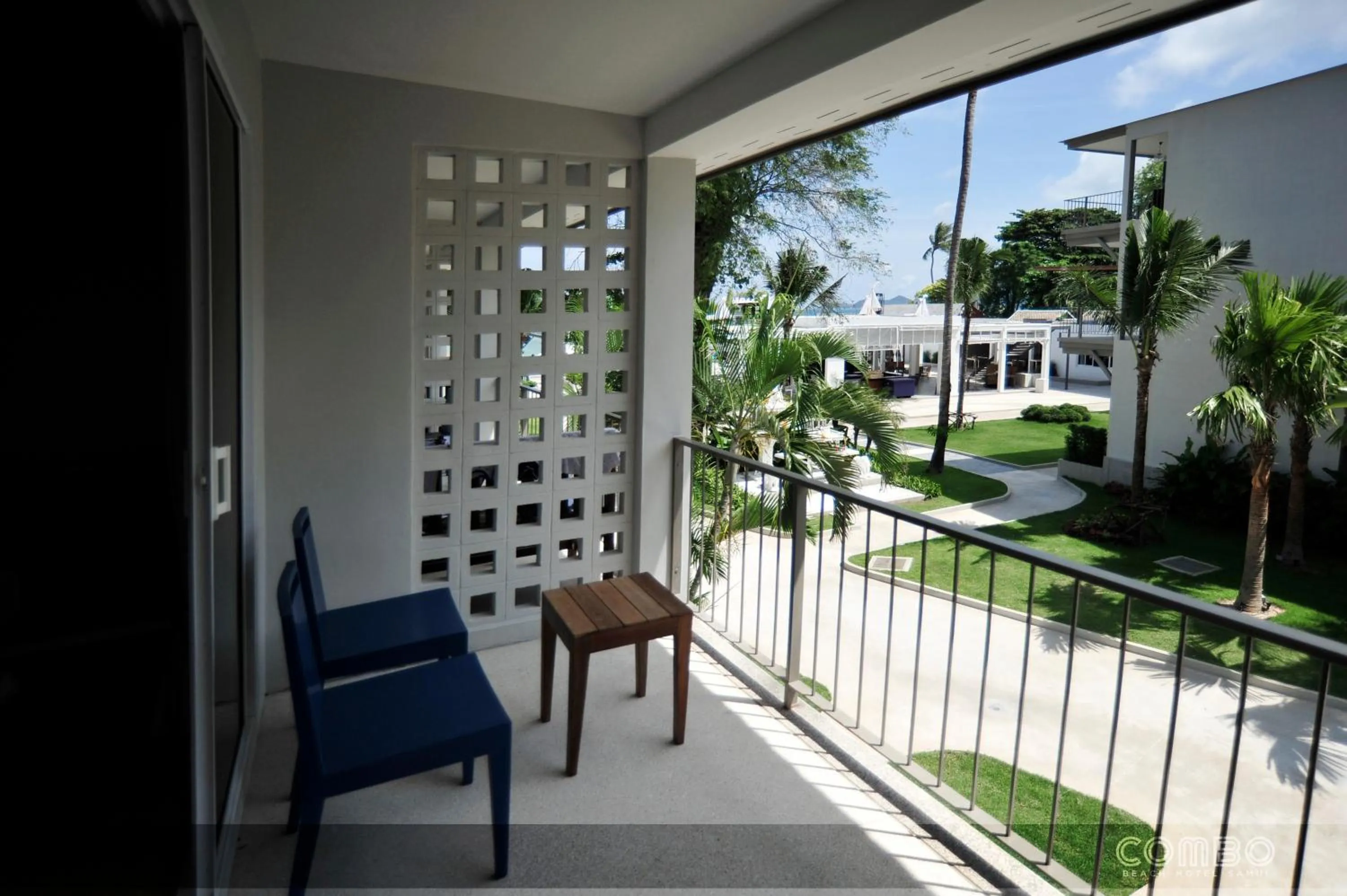 Garden view in Combo Beach Hotel Samui