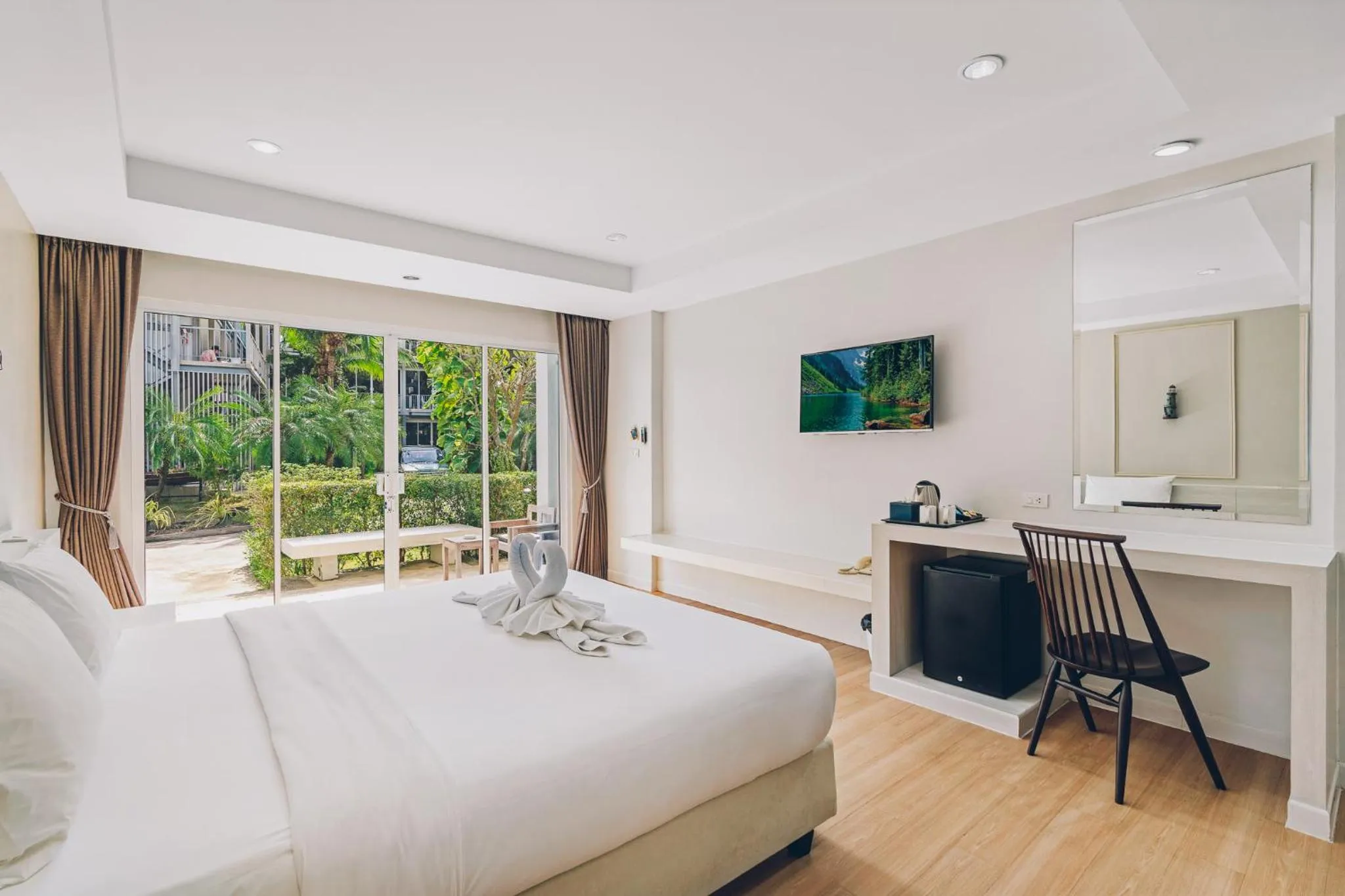 Bedroom, Bed in Combo Beach Hotel Samui