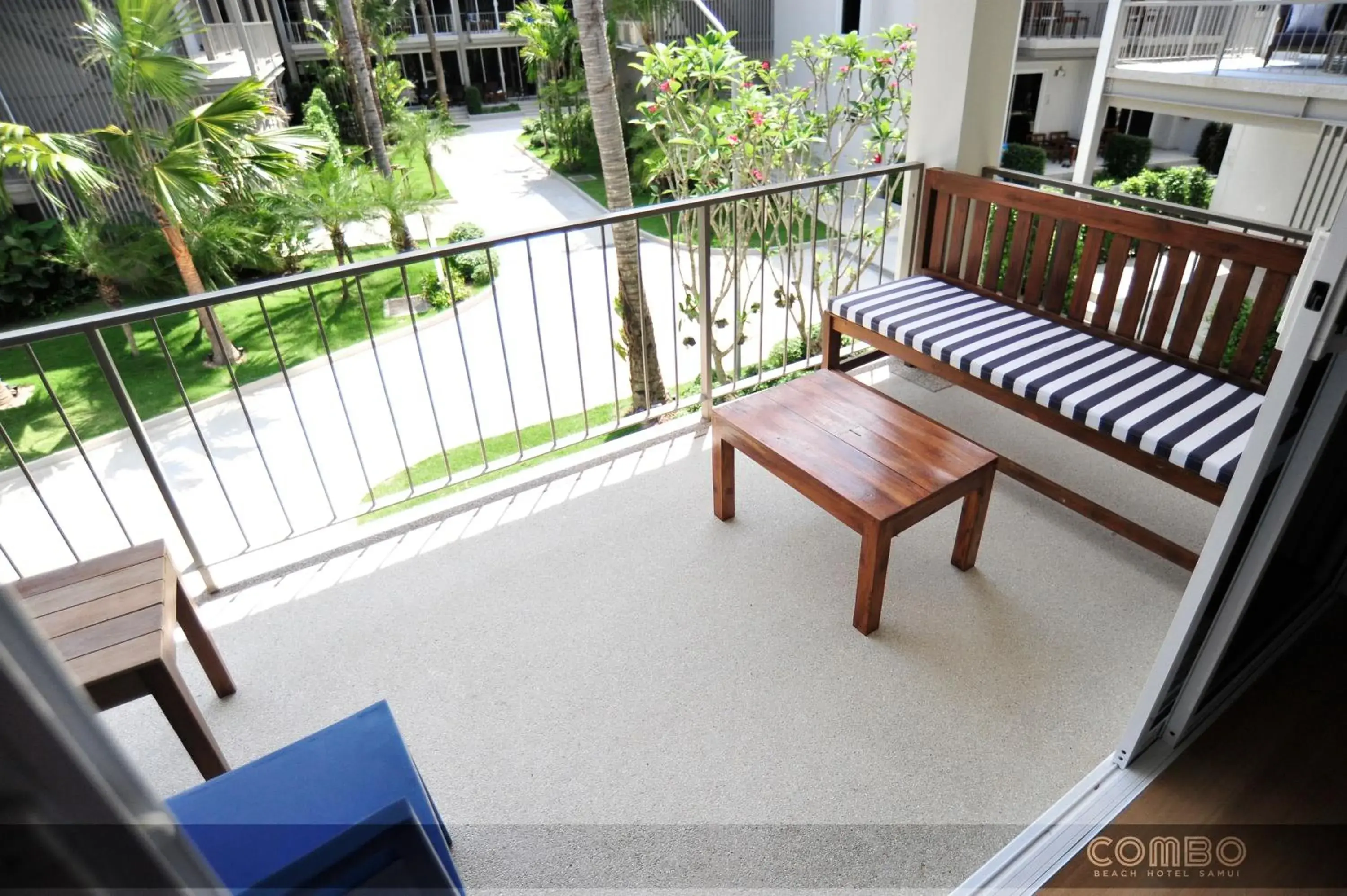 Garden view in Combo Beach Hotel Samui Garden view in Combo Beach Hotel Samui