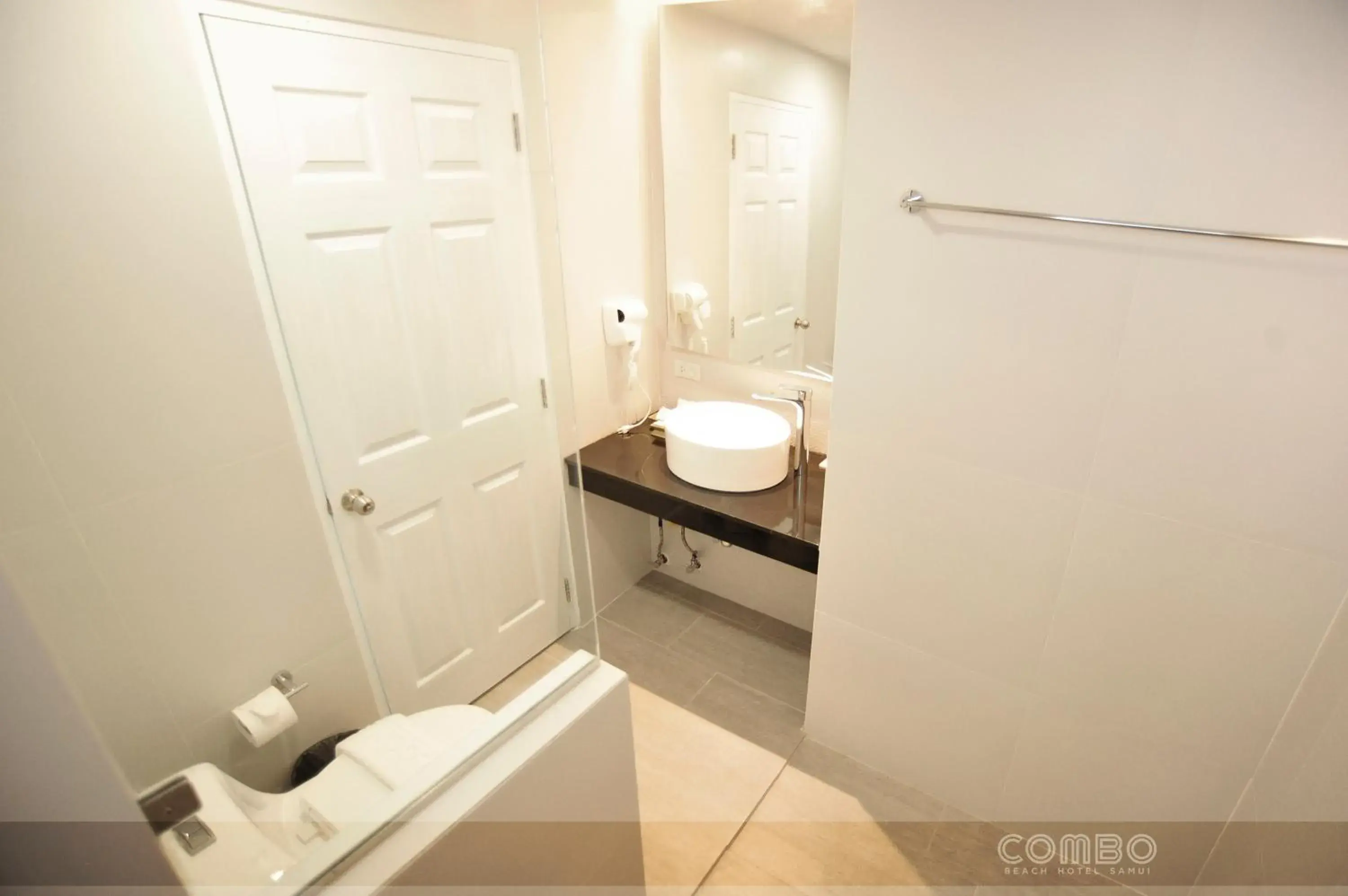 Bathroom in Combo Beach Hotel Samui Bathroom in Combo Beach Hotel Samui