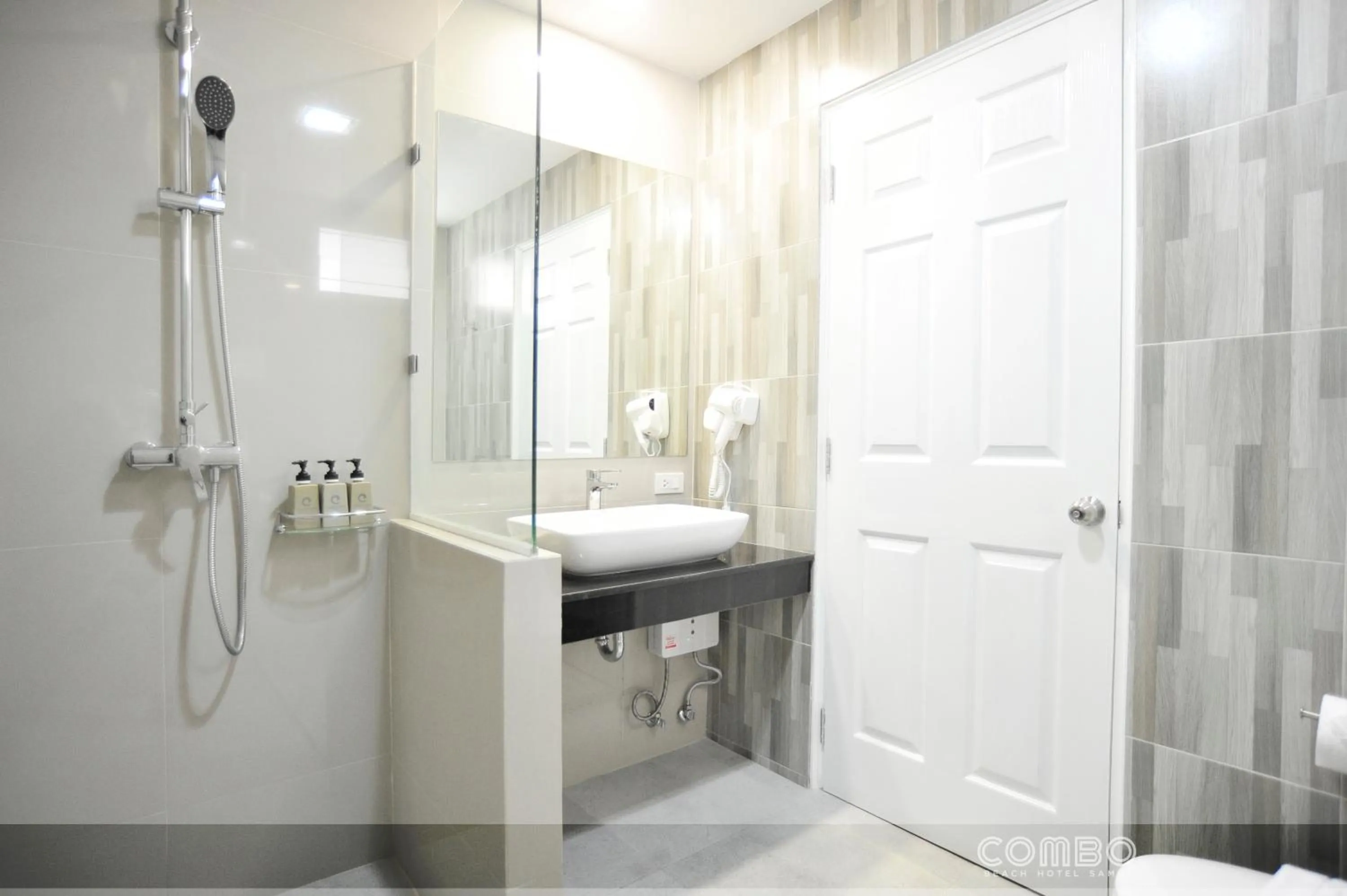 Bathroom in Combo Beach Hotel Samui