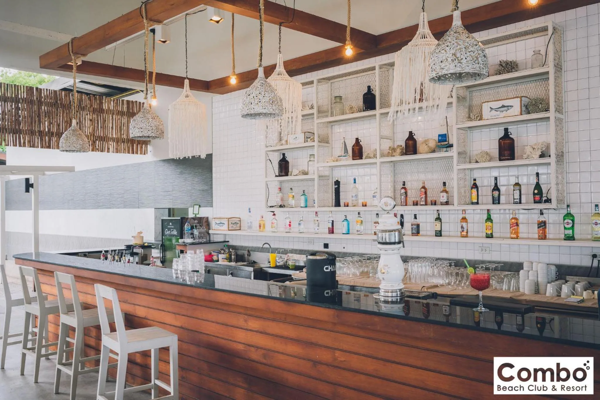 Lounge or bar in Combo Beach Hotel Samui