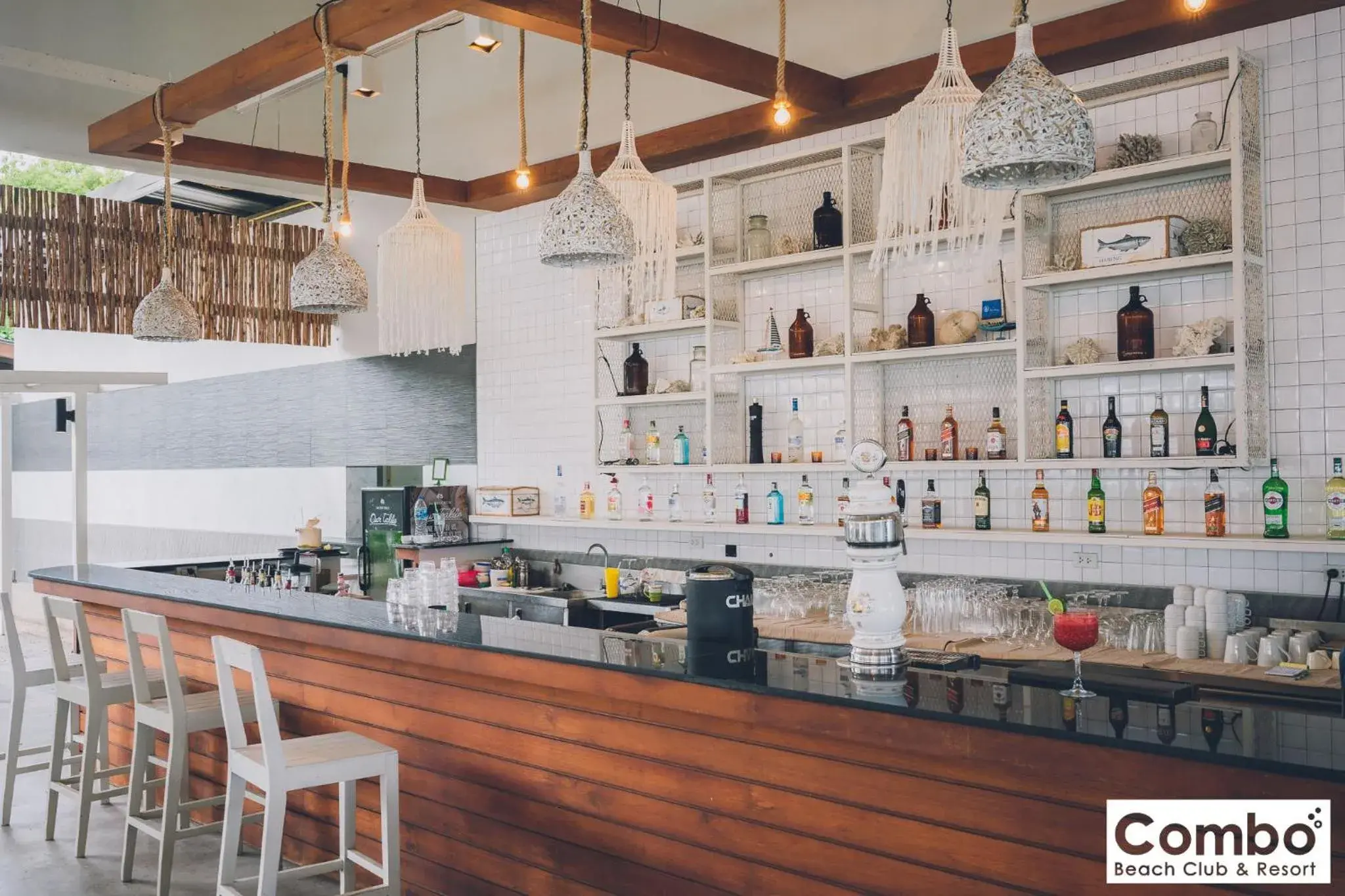 Lounge or bar in Combo Beach Hotel Samui Lounge or bar in Combo Beach Hotel Samui
