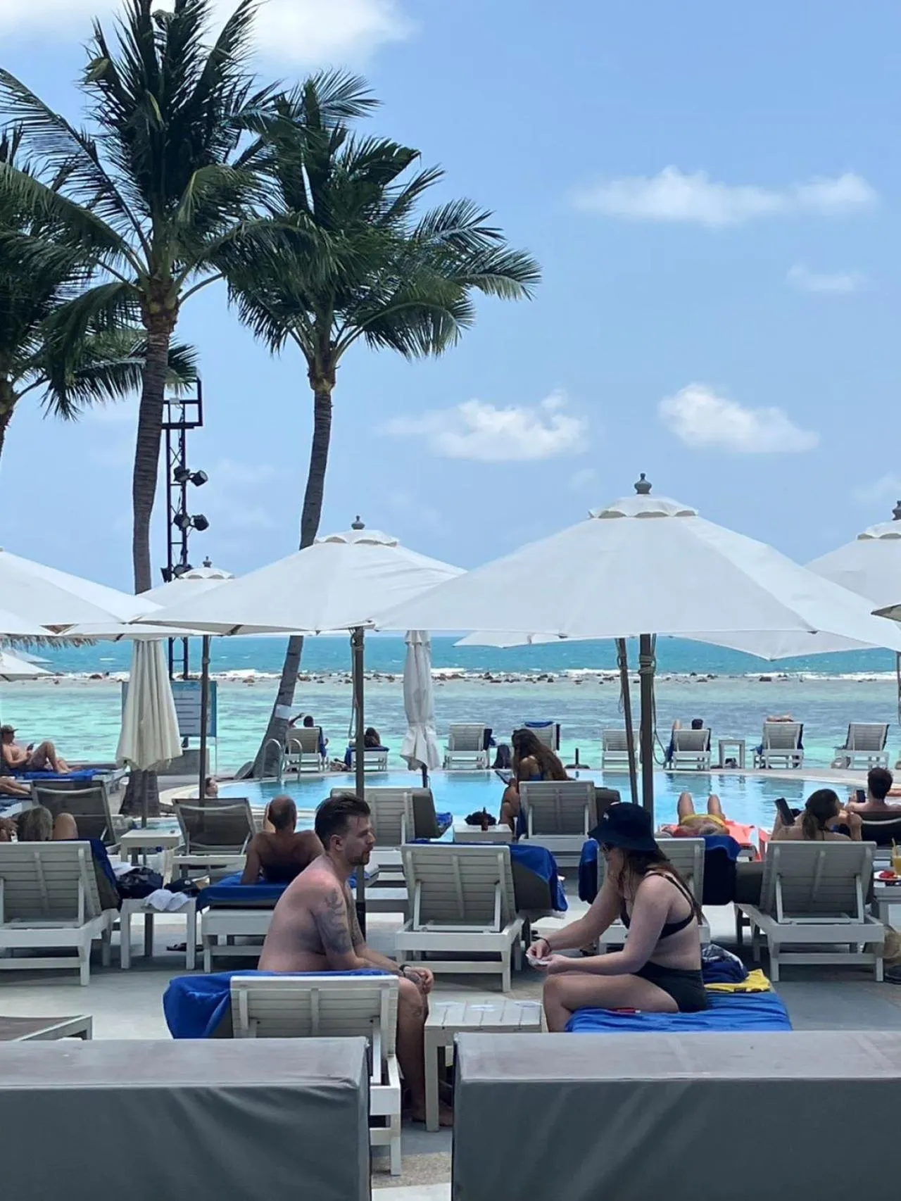 Swimming pool in Combo Beach Hotel Samui