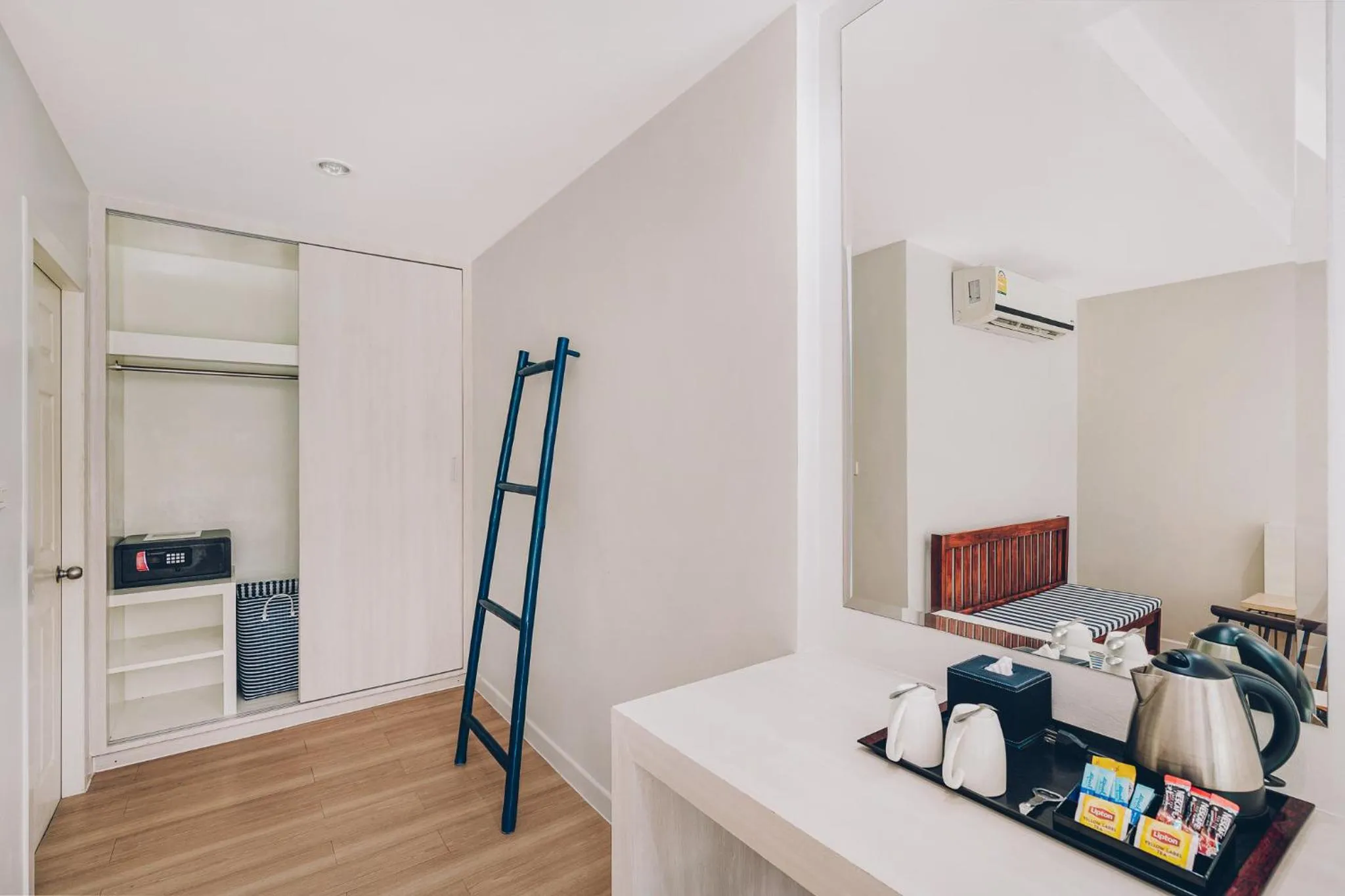 Coffee/tea facilities in Combo Beach Hotel Samui