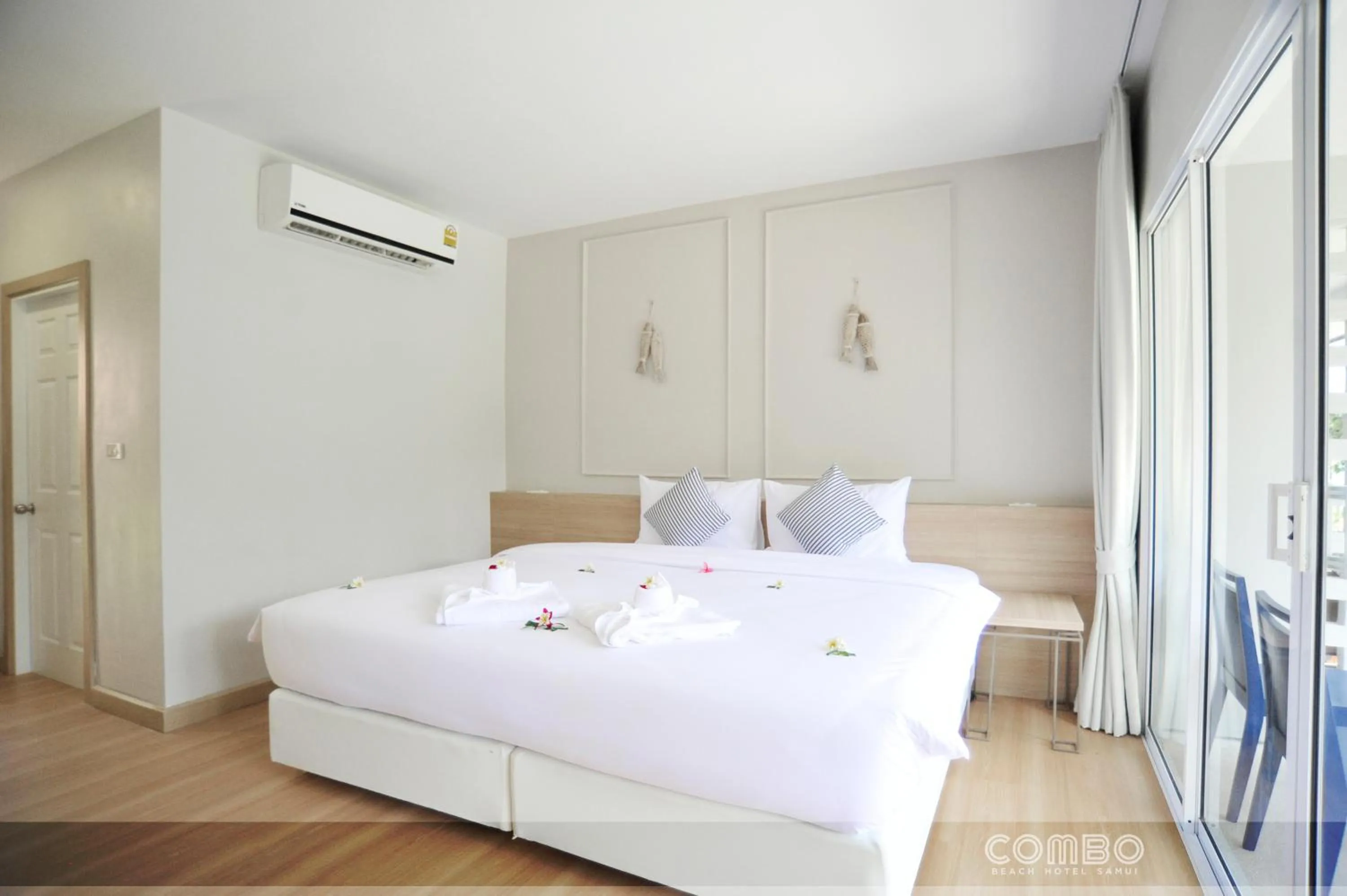 Bedroom, Bed in Combo Beach Hotel Samui