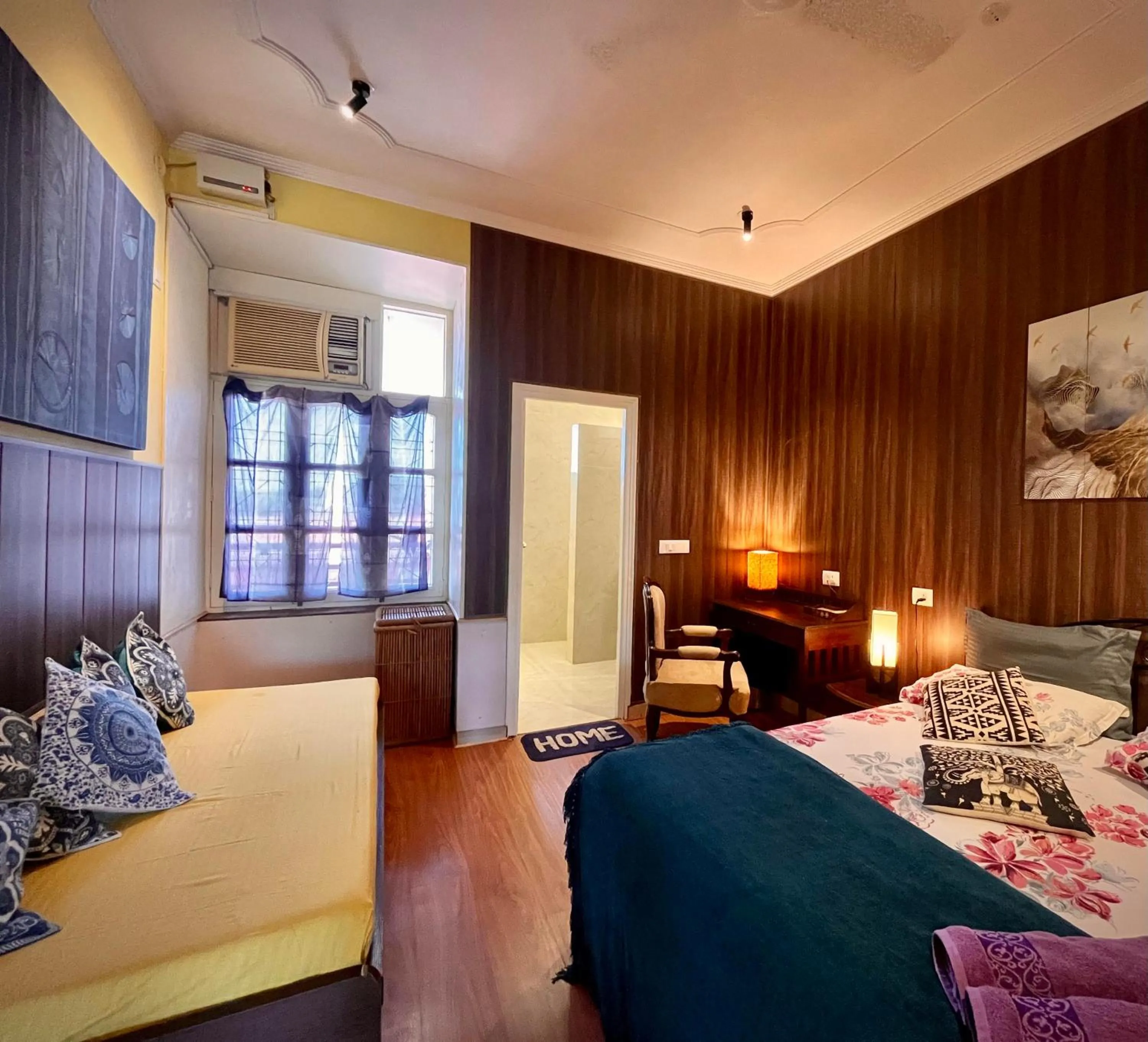 Living room, Bed in Ganga Vatika Boutique Hotel, Rishikesh