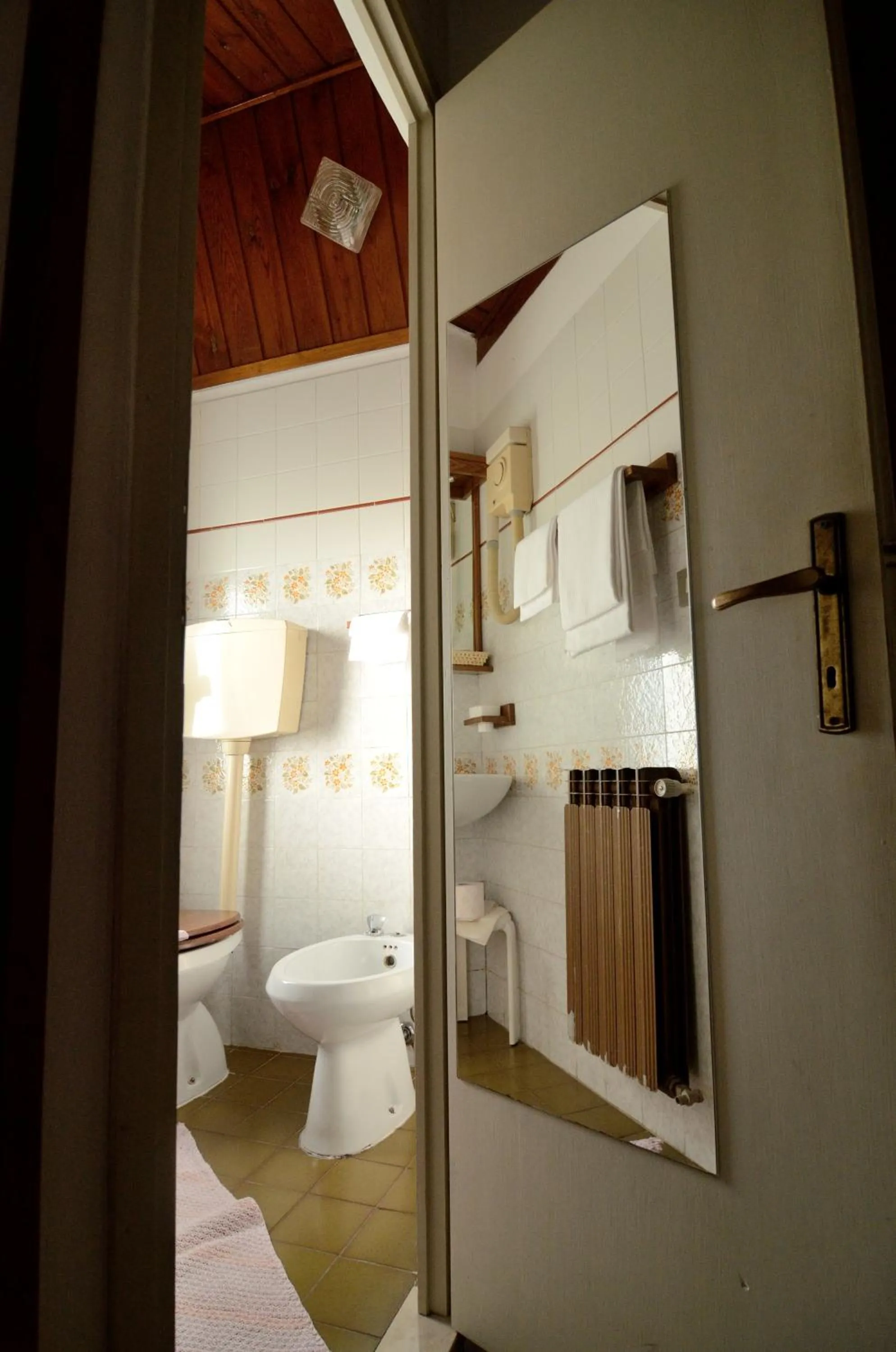 Toilet in Albergo Mirella