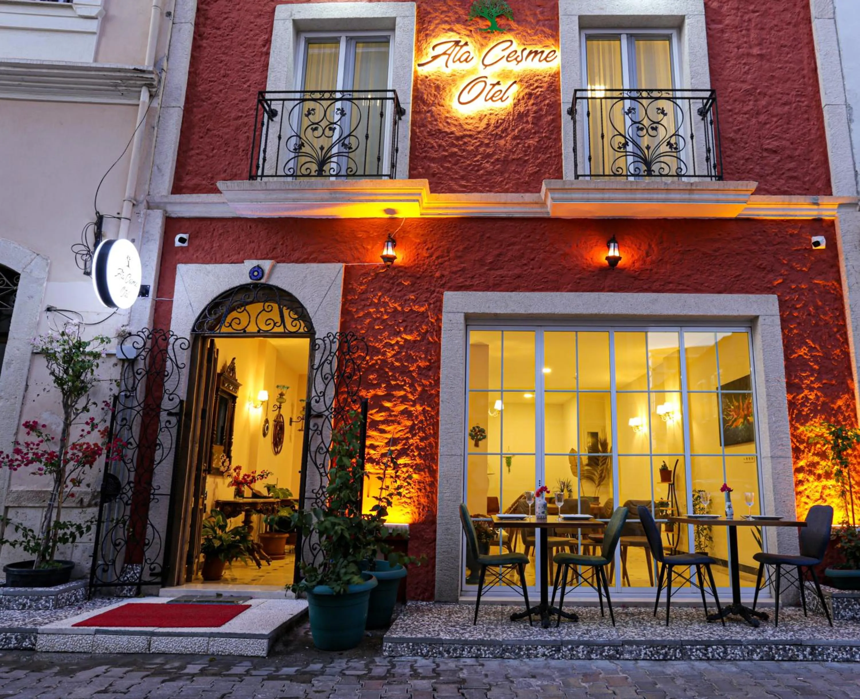 Facade/entrance in AtaÇesme Otel