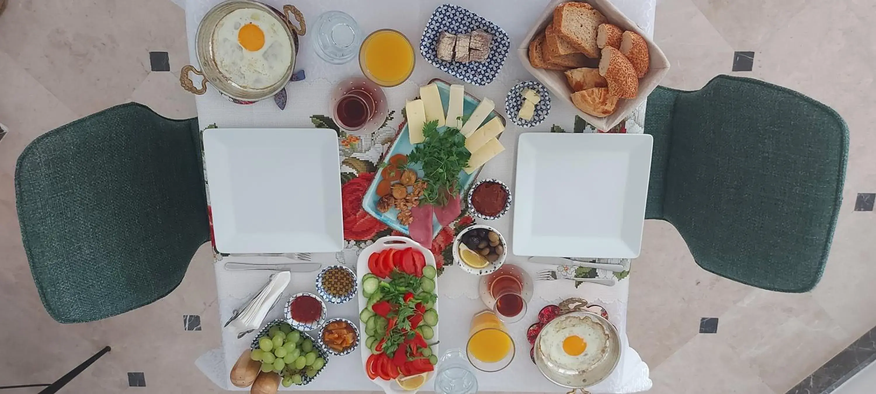 Breakfast in AtaÇesme Otel Breakfast in AtaÇesme Otel