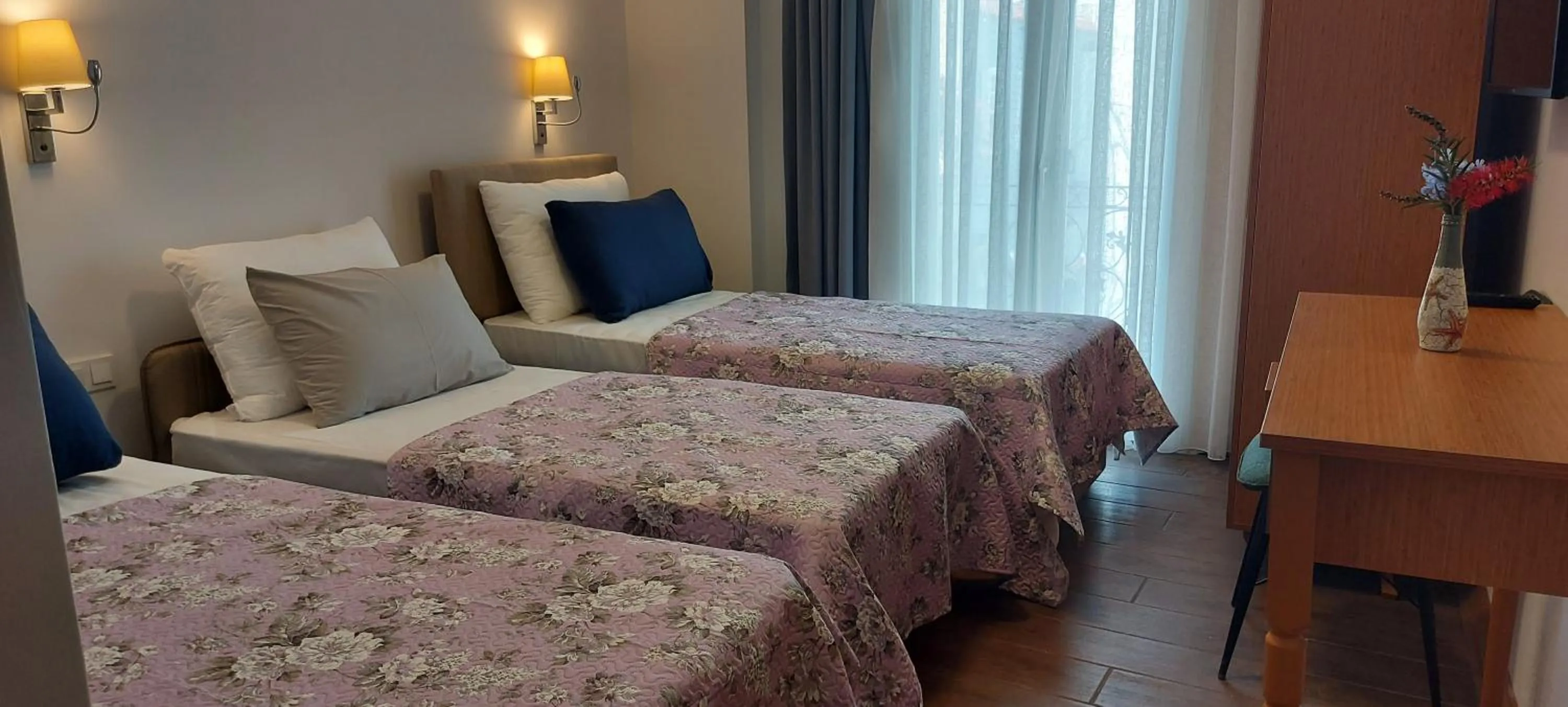 Bed in AtaÇesme Otel