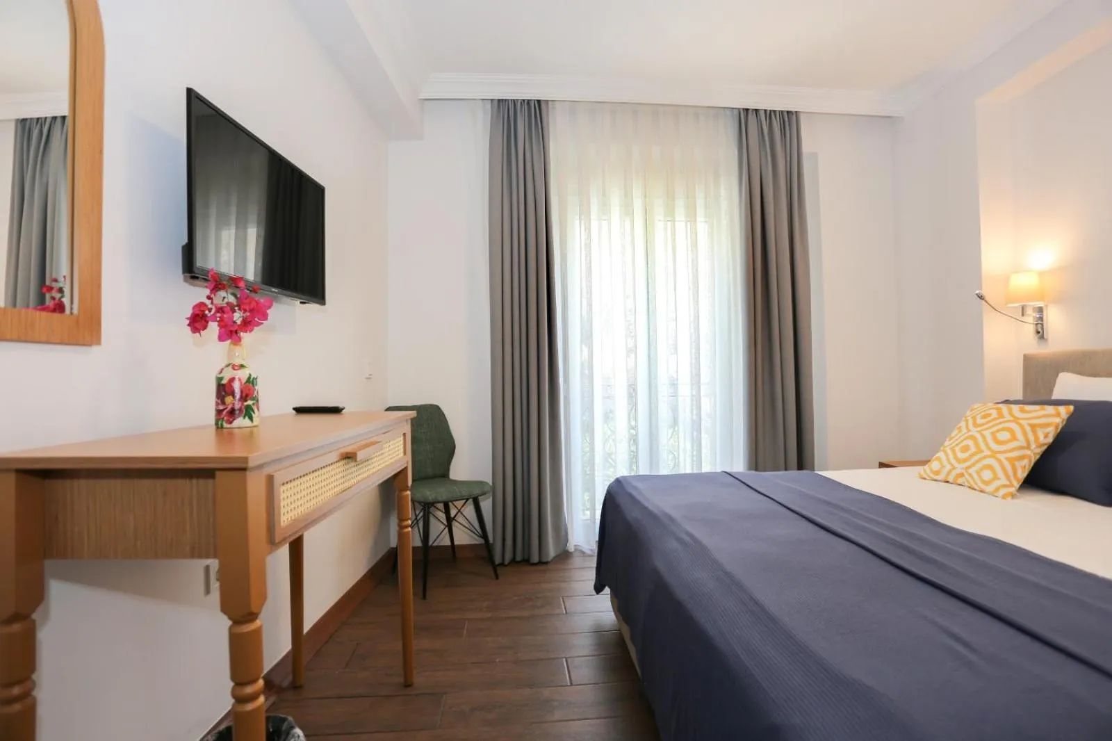 Bedroom, Bed in AtaÇesme Otel