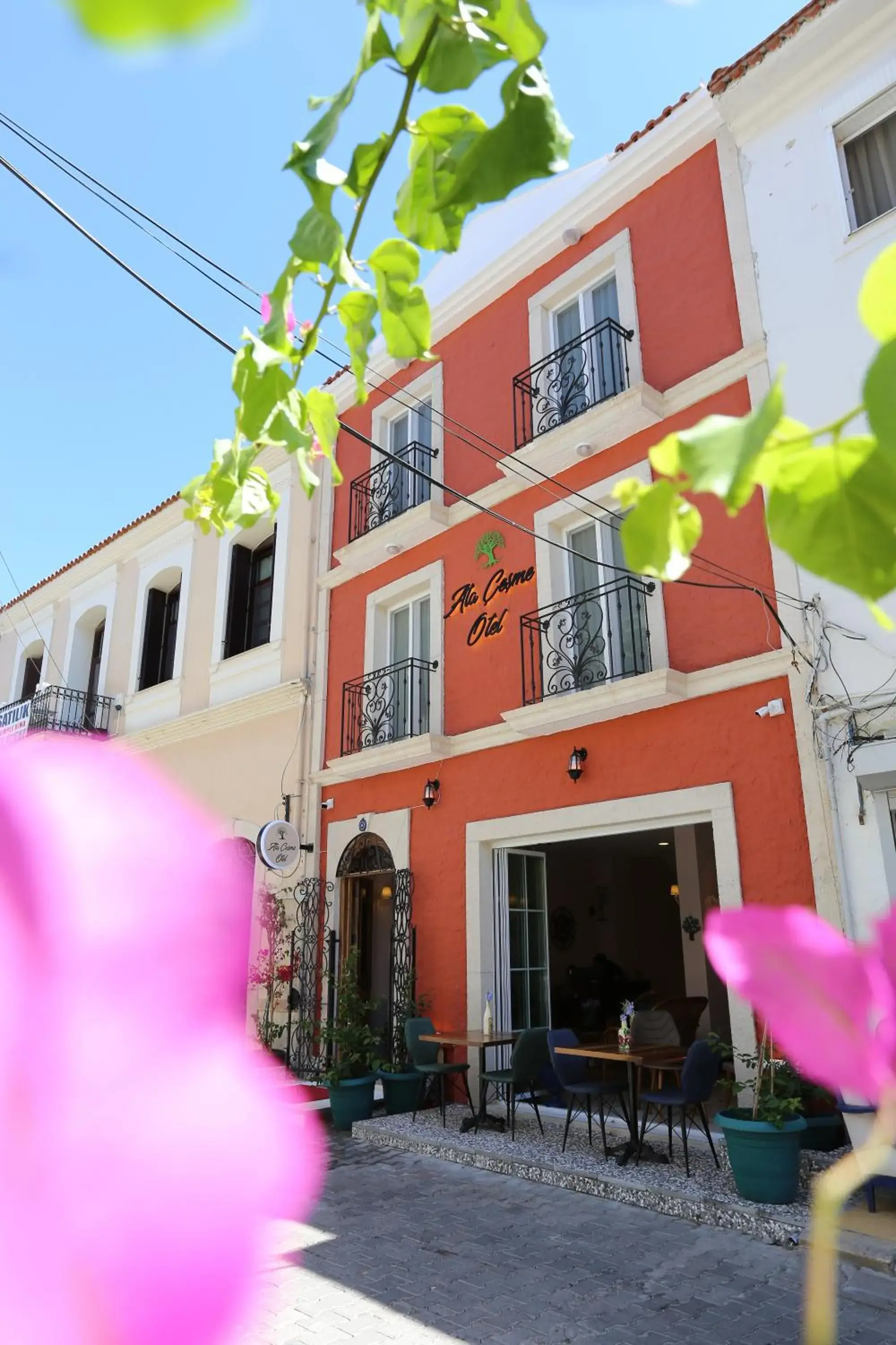 Property building in AtaÇesme Otel Property building in AtaÇesme Otel