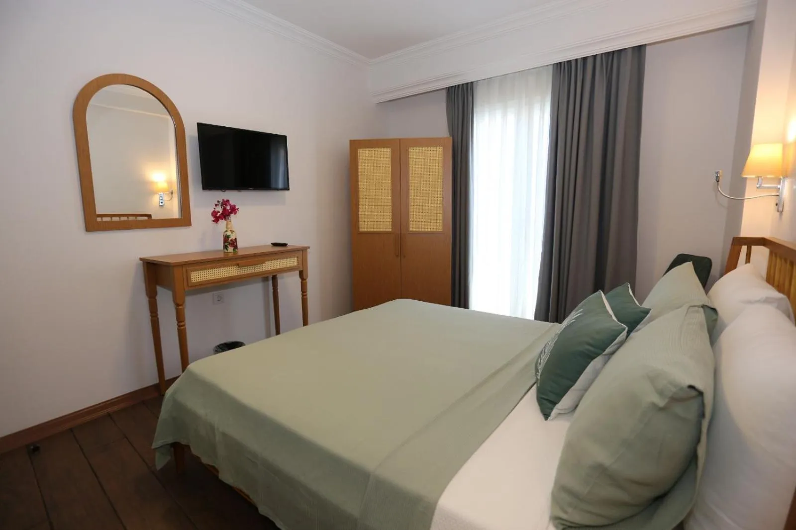 Bed in AtaÇesme Otel